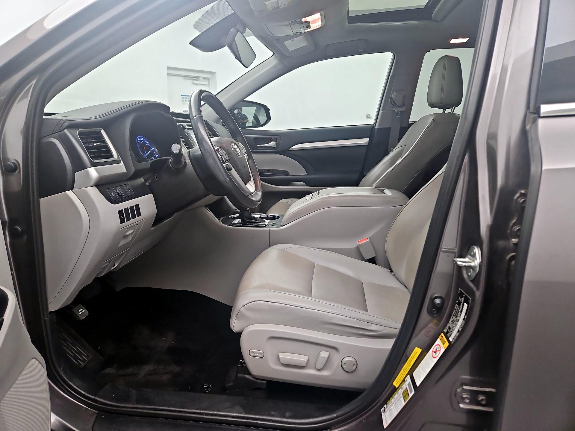 Thumbnail: 2019 Toyota Highlander - 11