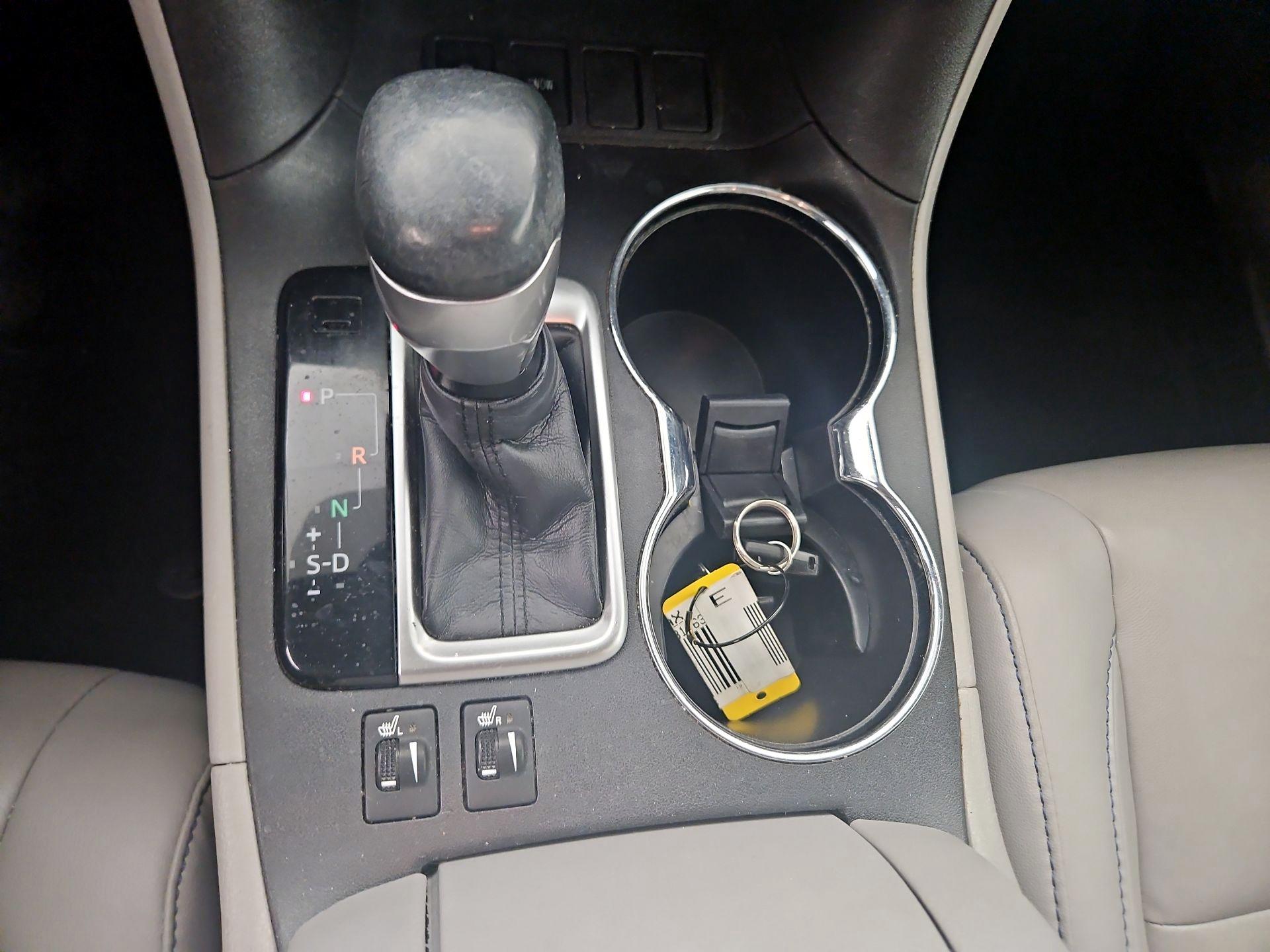 Thumbnail: 2019 Toyota Highlander - 17