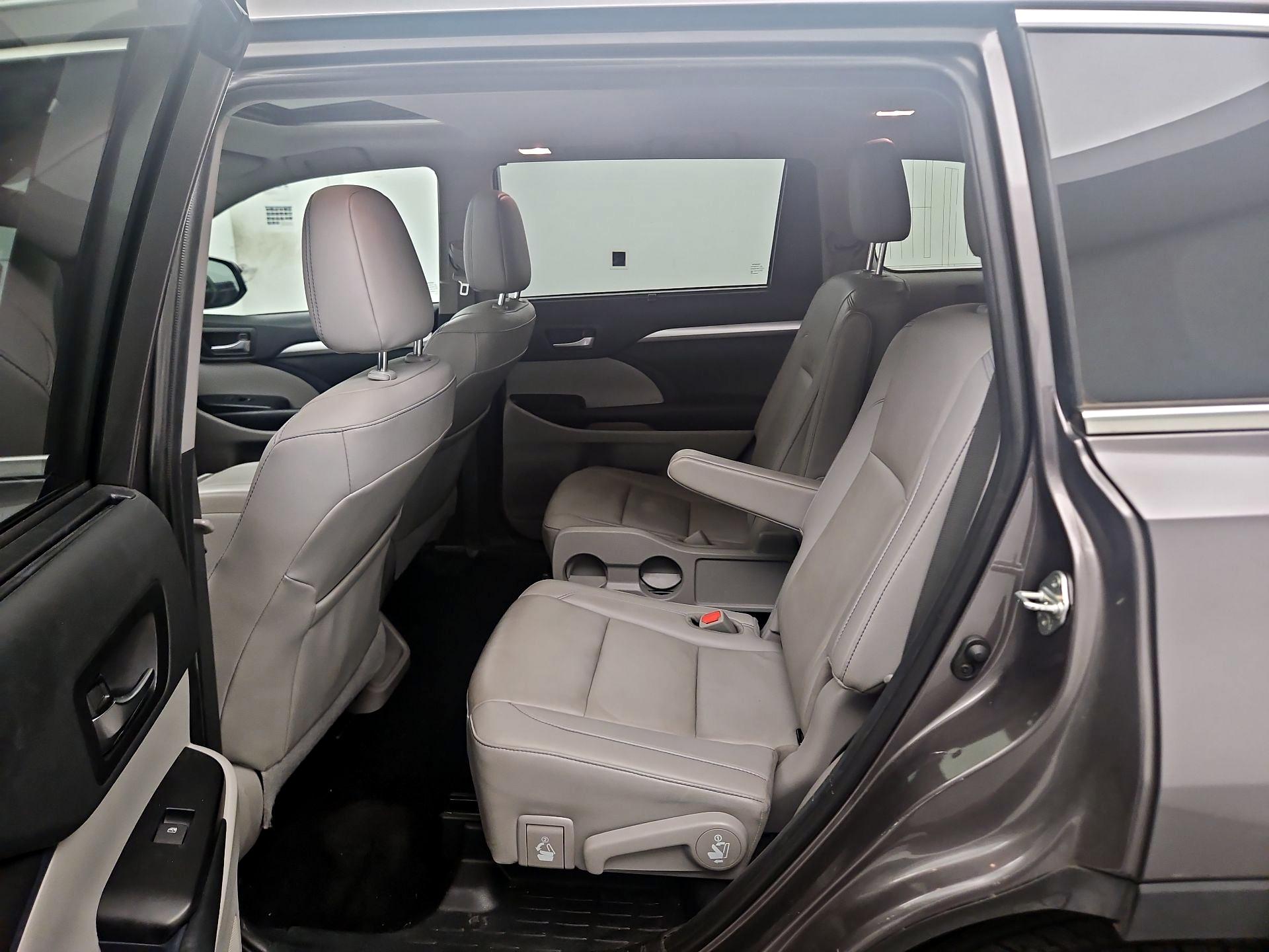 Thumbnail: 2019 Toyota Highlander - 20