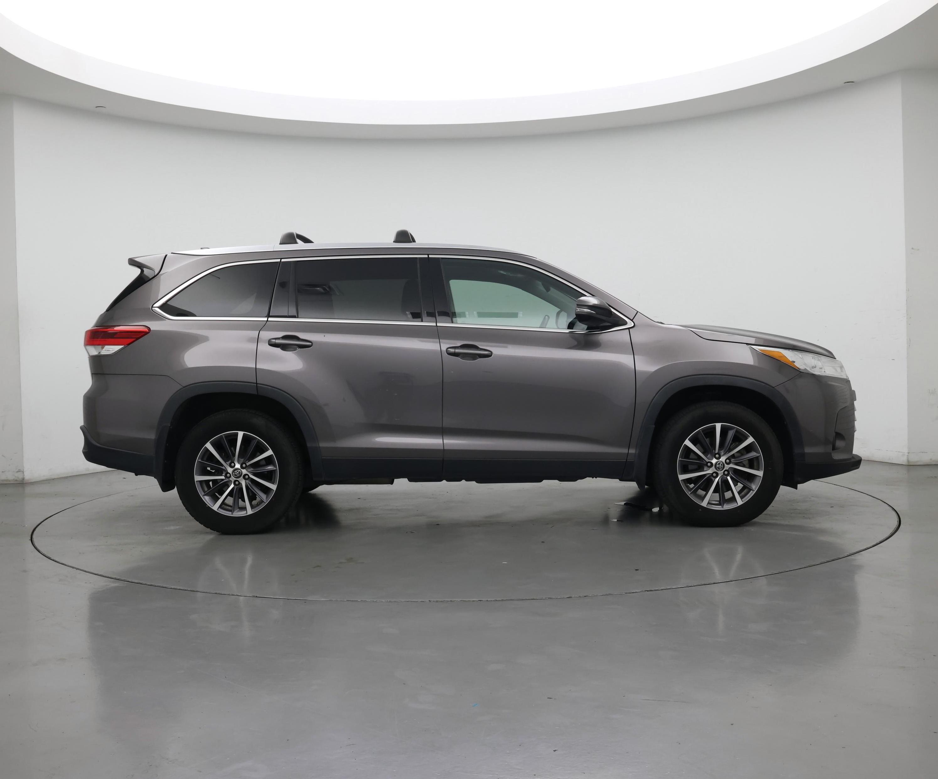 Thumbnail: 2019 Toyota Highlander - 7
