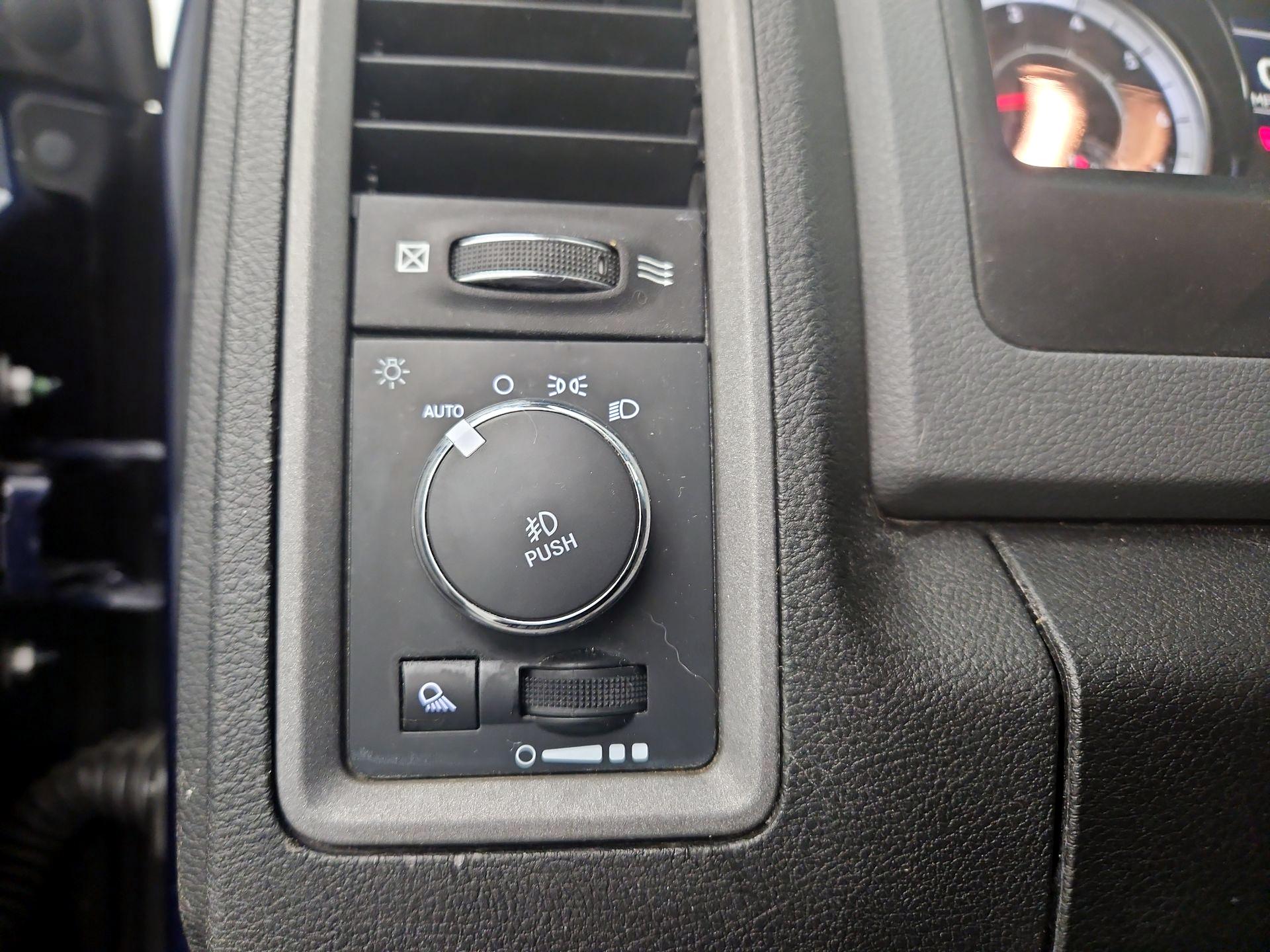 Thumbnail: 2019 RAM 1500 Classic - 13