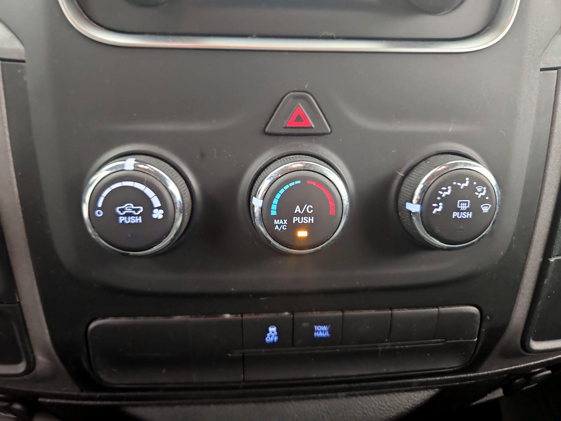 Thumbnail: 2019 RAM 1500 Classic - 16