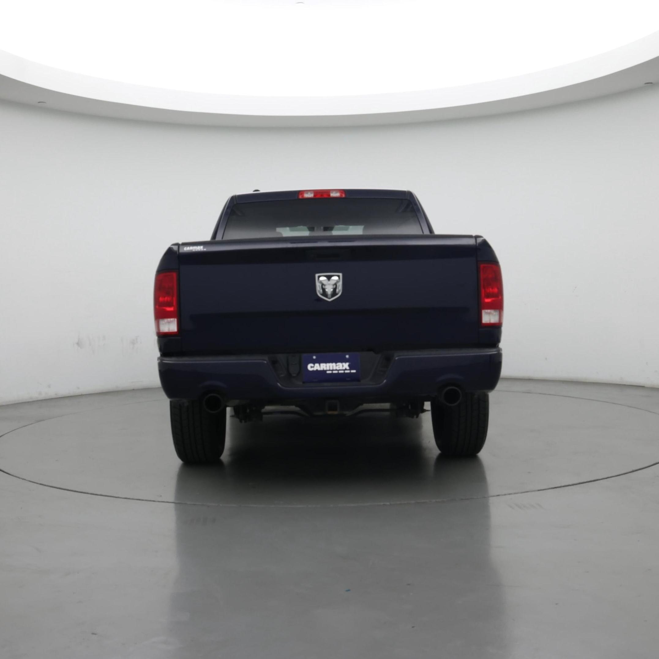 Thumbnail: 2019 RAM 1500 Classic - 3