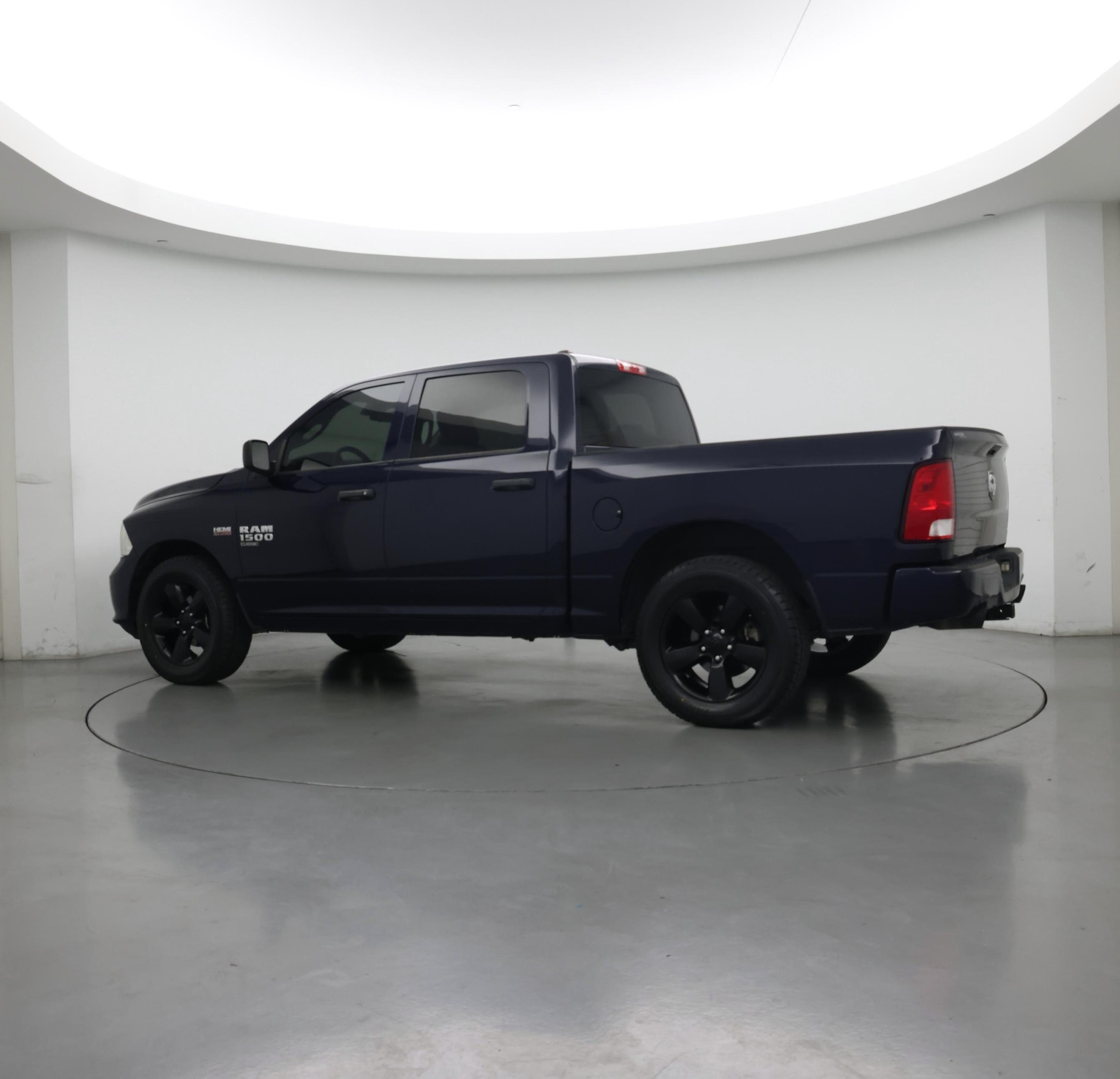 Thumbnail: 2019 RAM 1500 Classic - 4