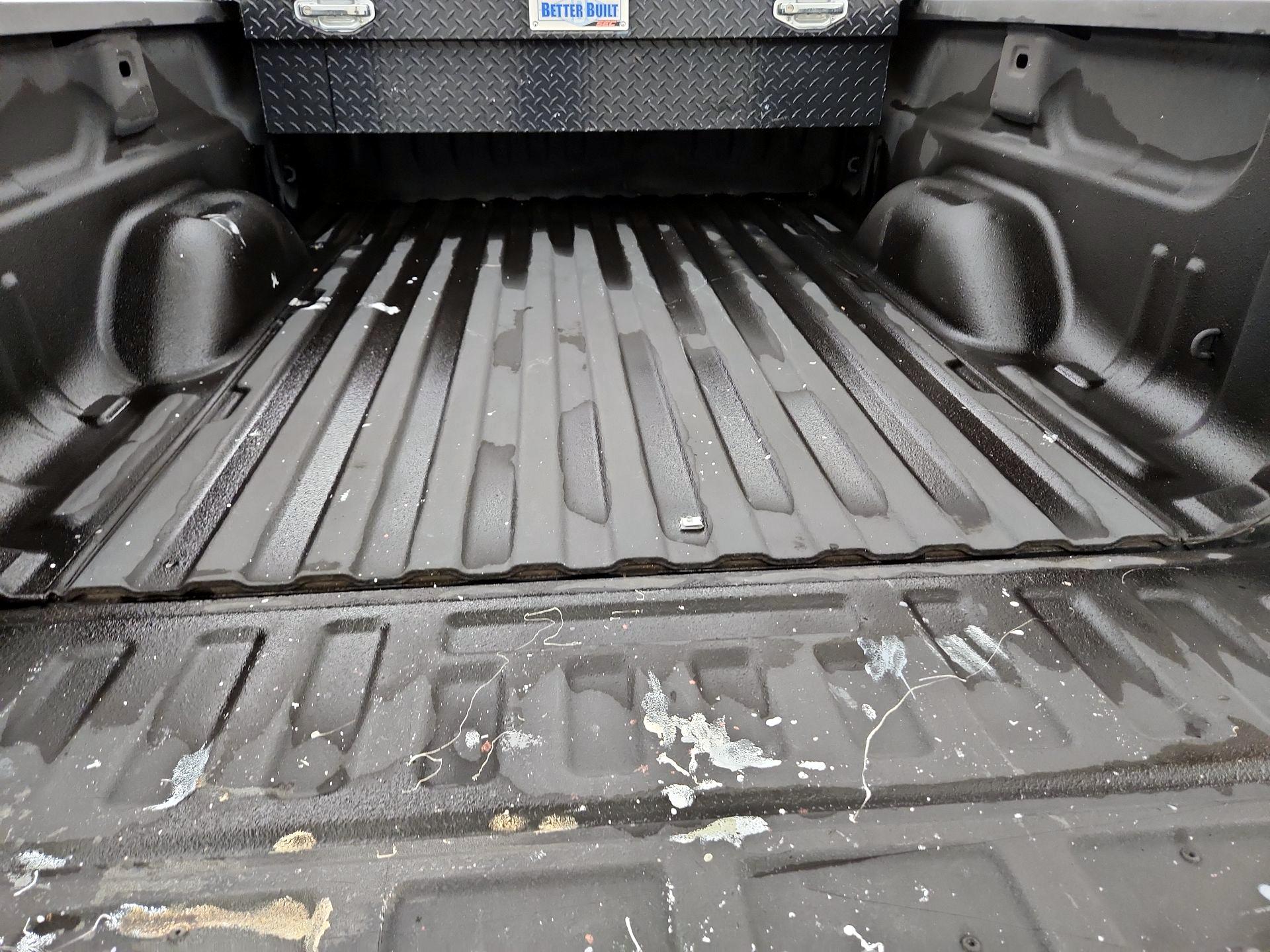Thumbnail: 2016 Chevrolet Silverado 1500 - 19