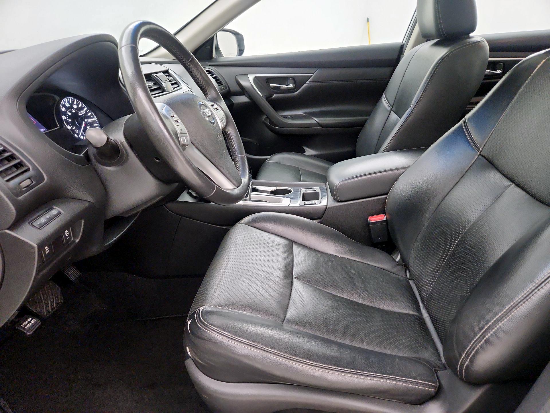Thumbnail: 2016 Nissan Altima - 11