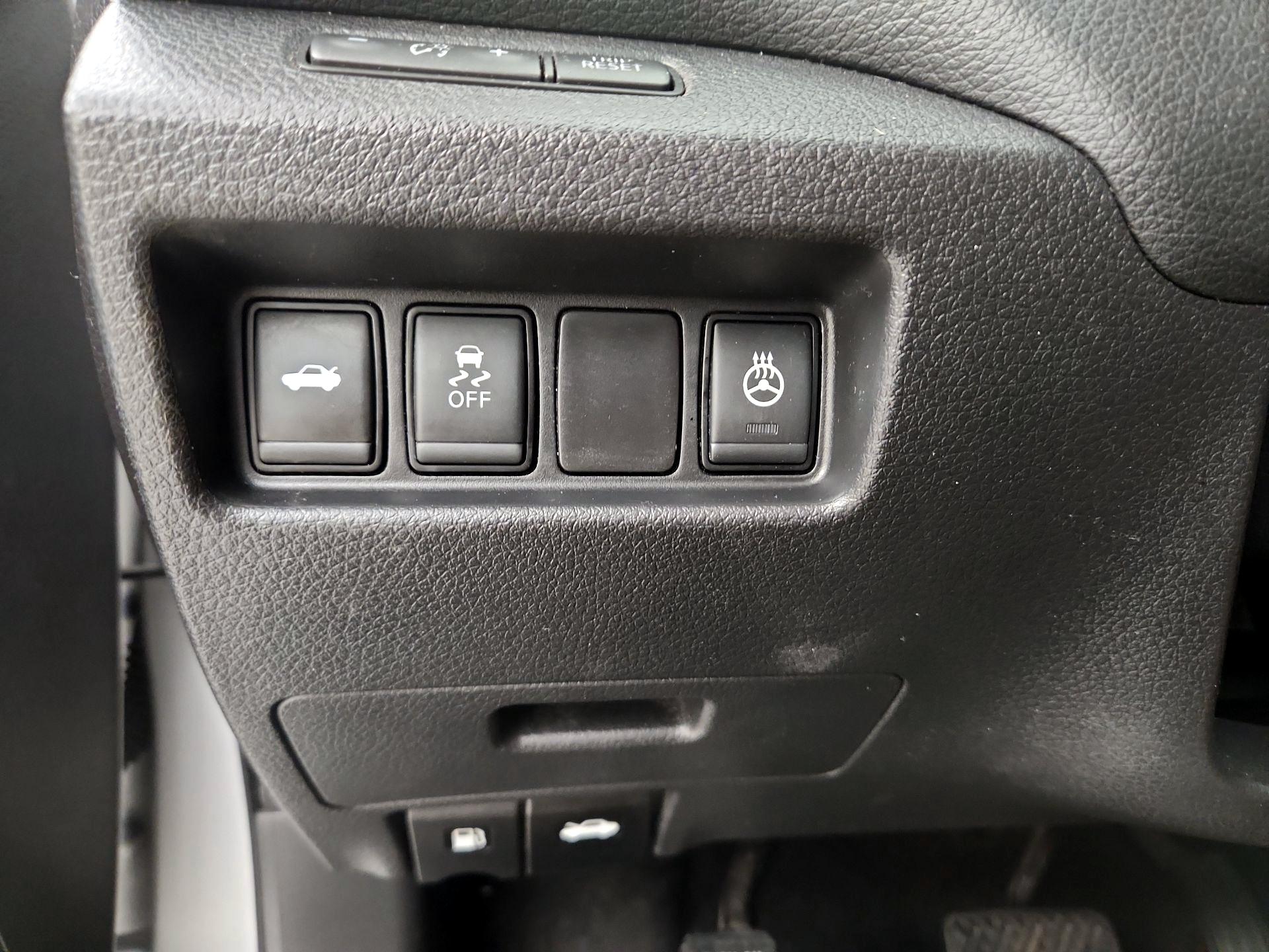 Thumbnail: 2016 Nissan Altima - 13