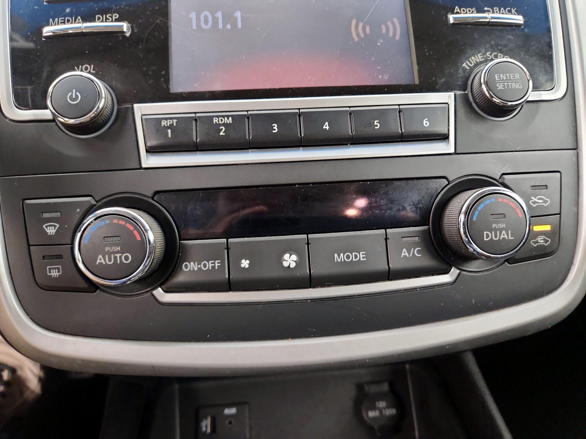 Thumbnail: 2016 Nissan Altima - 16