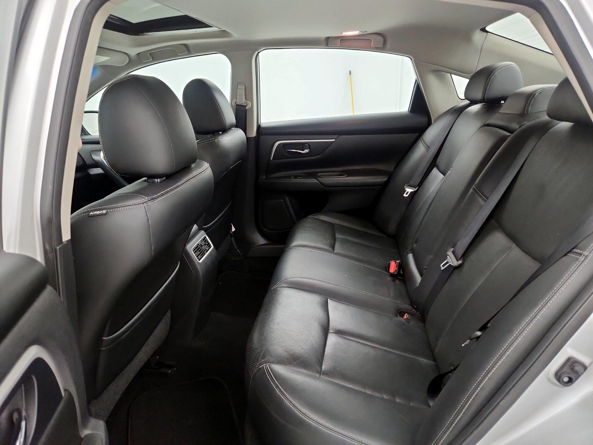 Thumbnail: 2016 Nissan Altima - 20