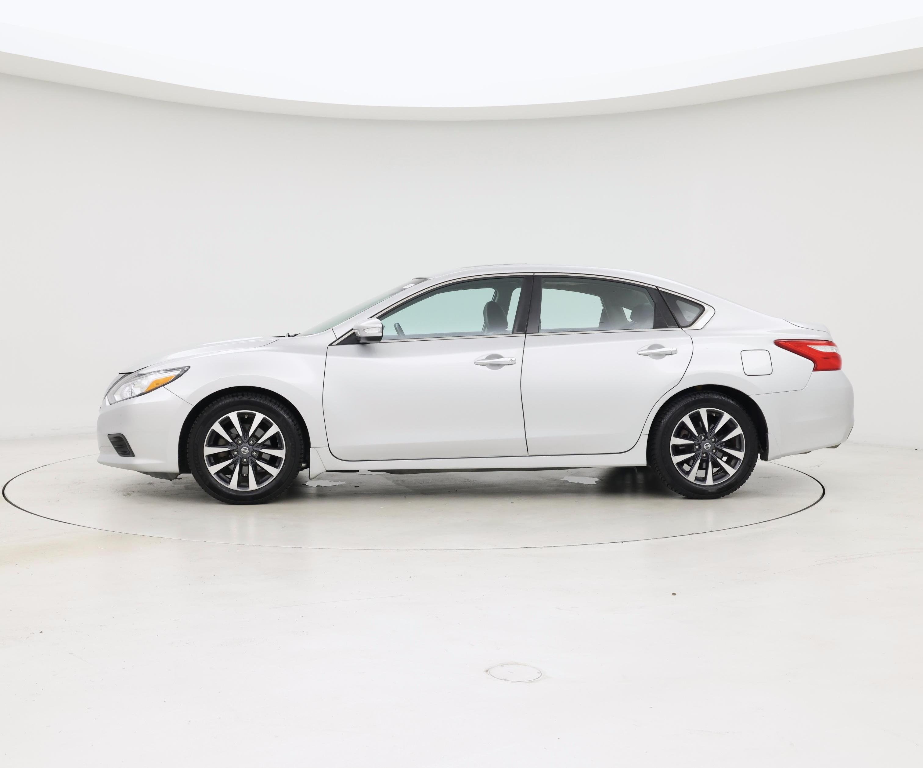 Thumbnail: 2016 Nissan Altima - 3