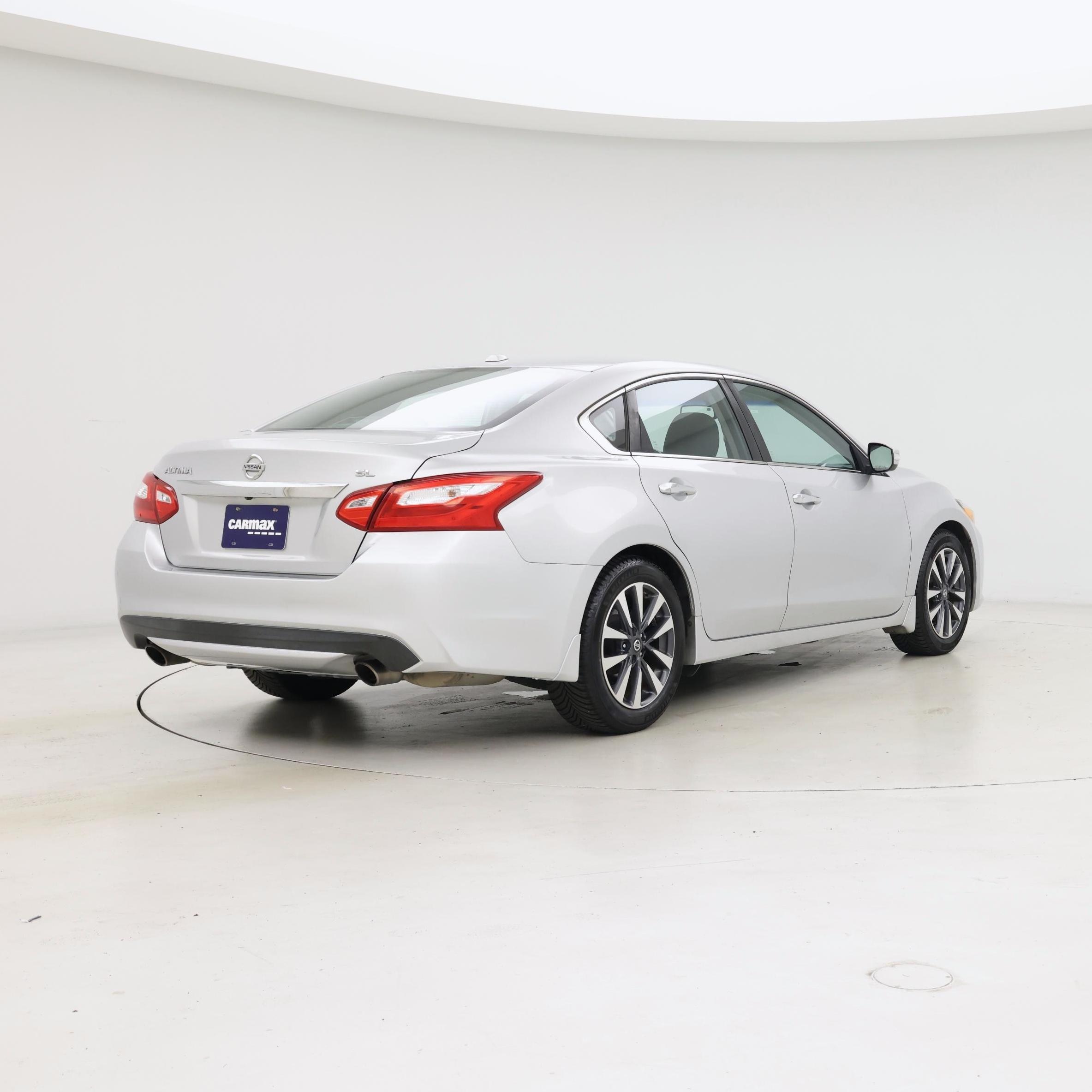 Thumbnail: 2016 Nissan Altima - 8
