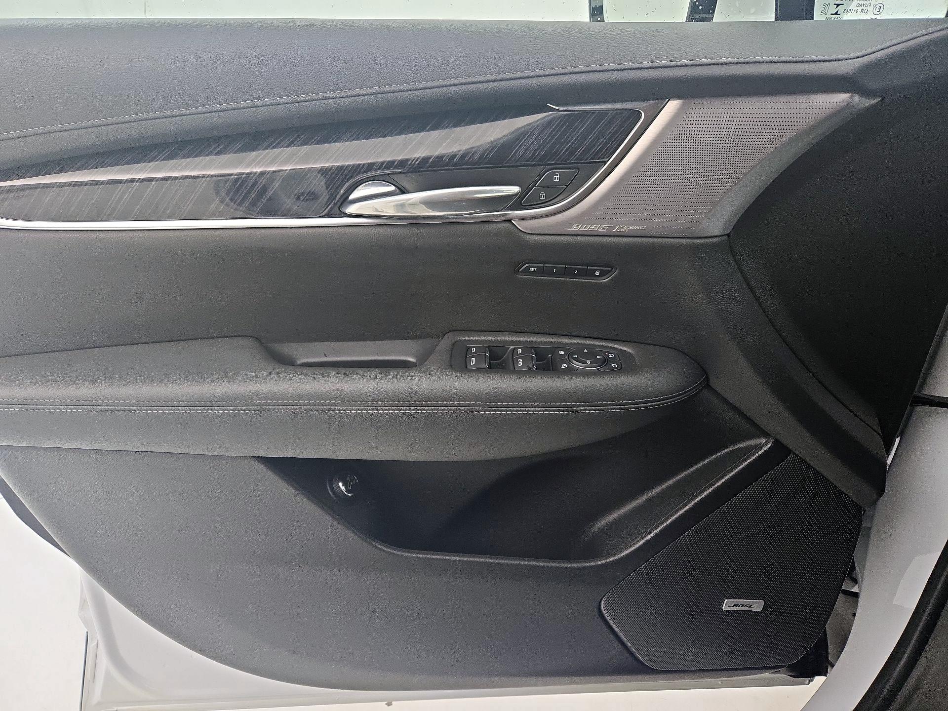 Thumbnail: 2023 Cadillac XT6 - 12