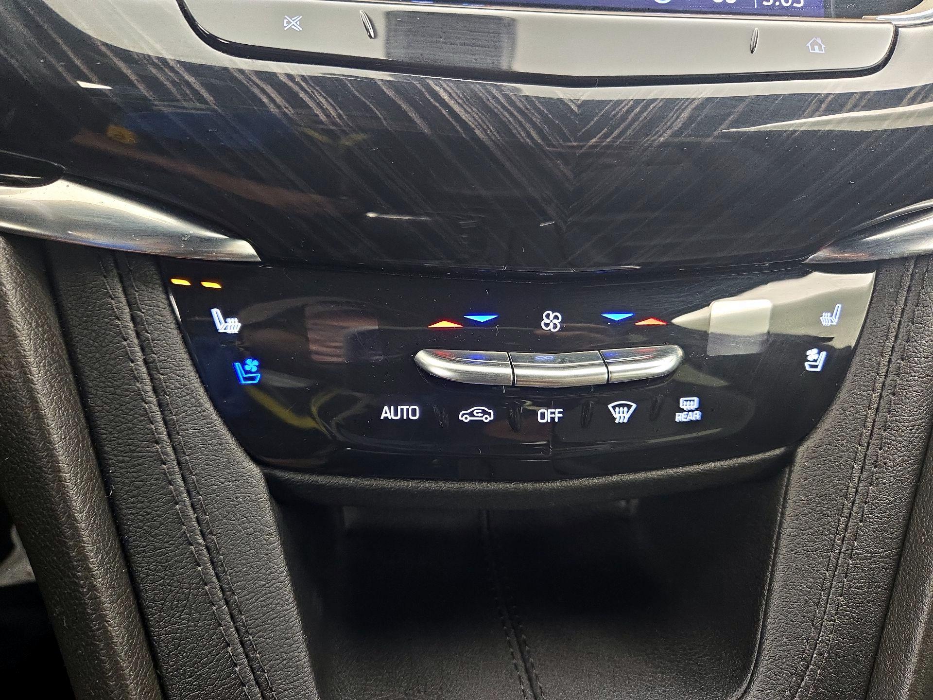 Thumbnail: 2023 Cadillac XT6 - 17