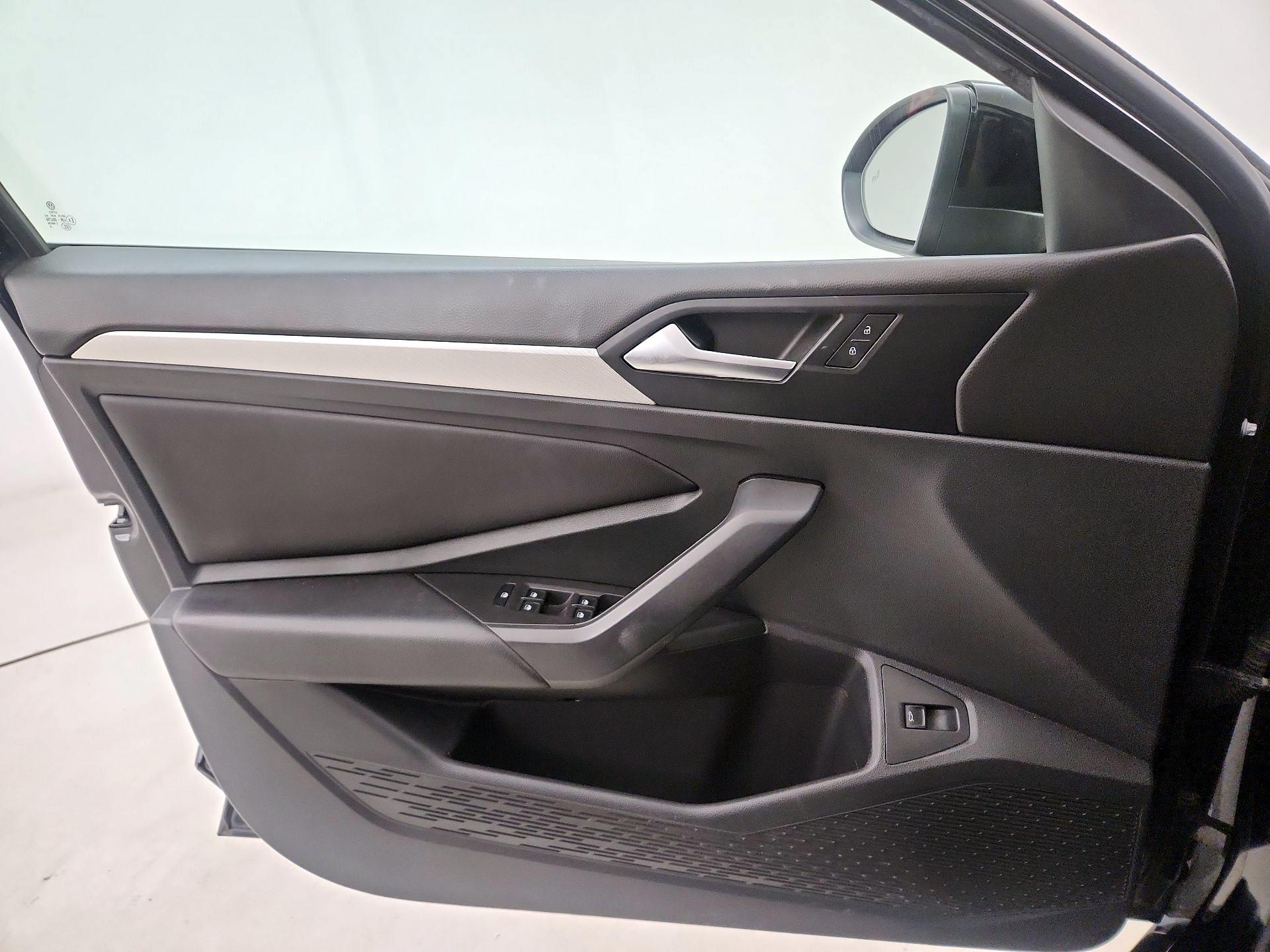 Thumbnail: 2019 Volkswagen Jetta - 12