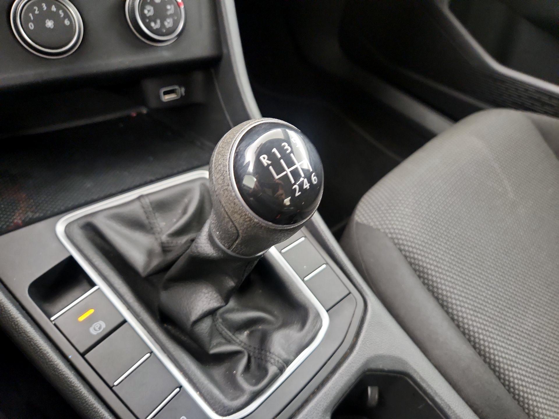 Thumbnail: 2019 Volkswagen Jetta - 17