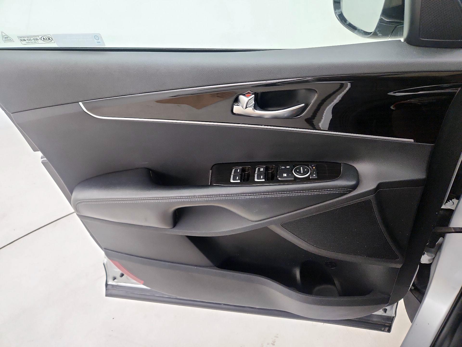 Thumbnail: 2019 Kia Sorento - 12
