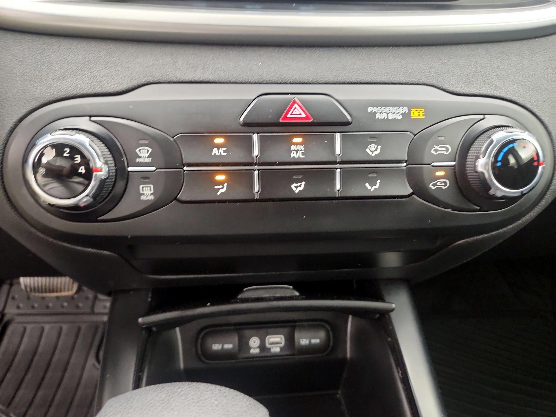 Thumbnail: 2019 Kia Sorento - 16
