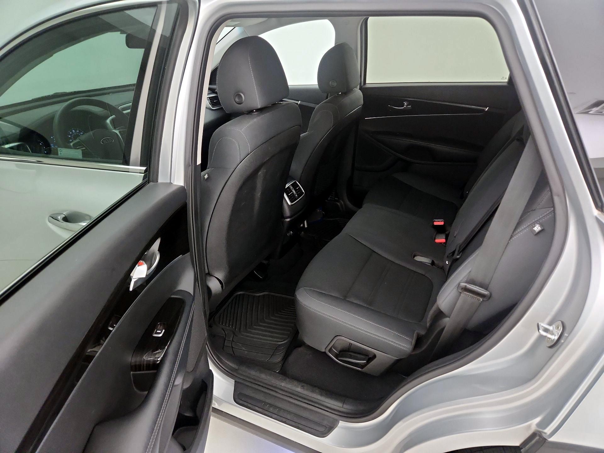 Thumbnail: 2019 Kia Sorento - 19