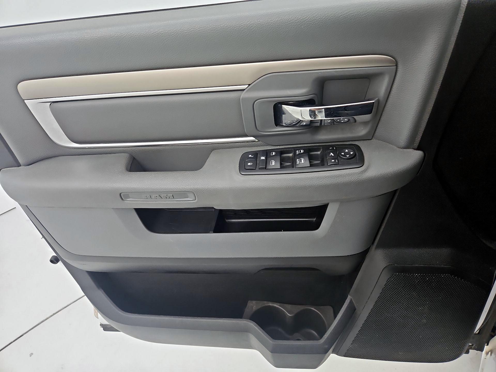 Thumbnail: 2019 RAM 1500 Classic - 12