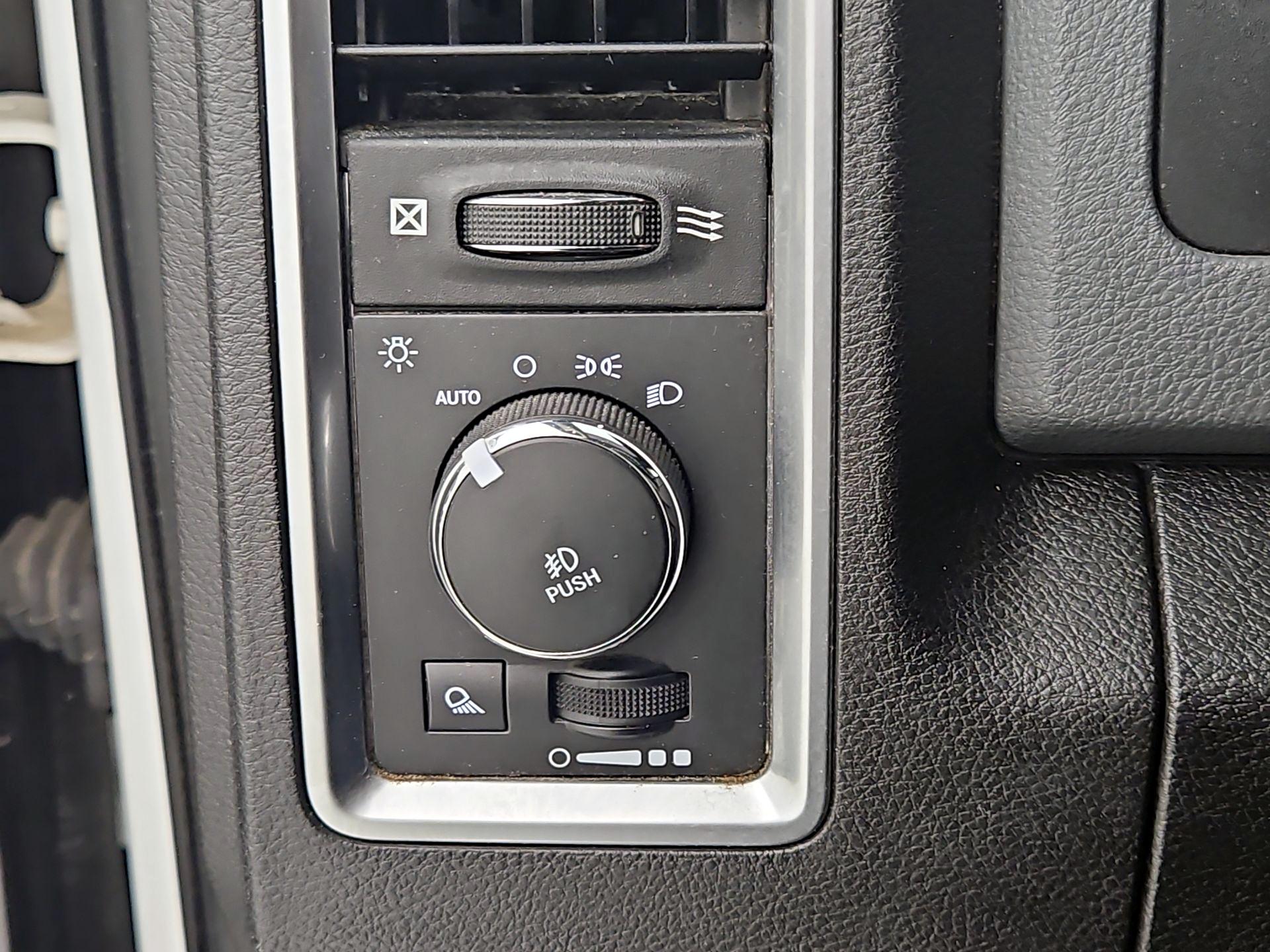 Thumbnail: 2019 RAM 1500 Classic - 13