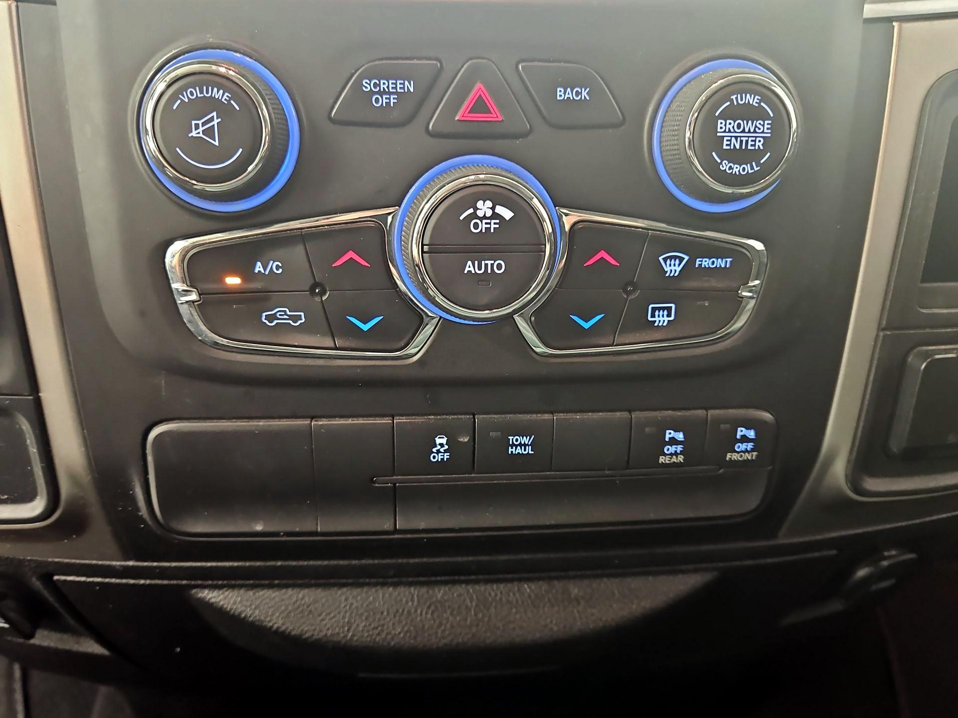 Thumbnail: 2019 RAM 1500 Classic - 16