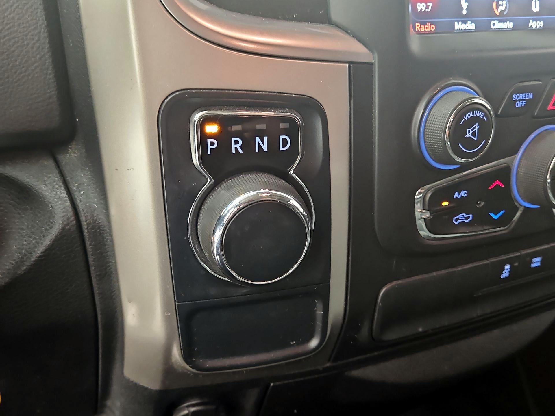 Thumbnail: 2019 RAM 1500 Classic - 17