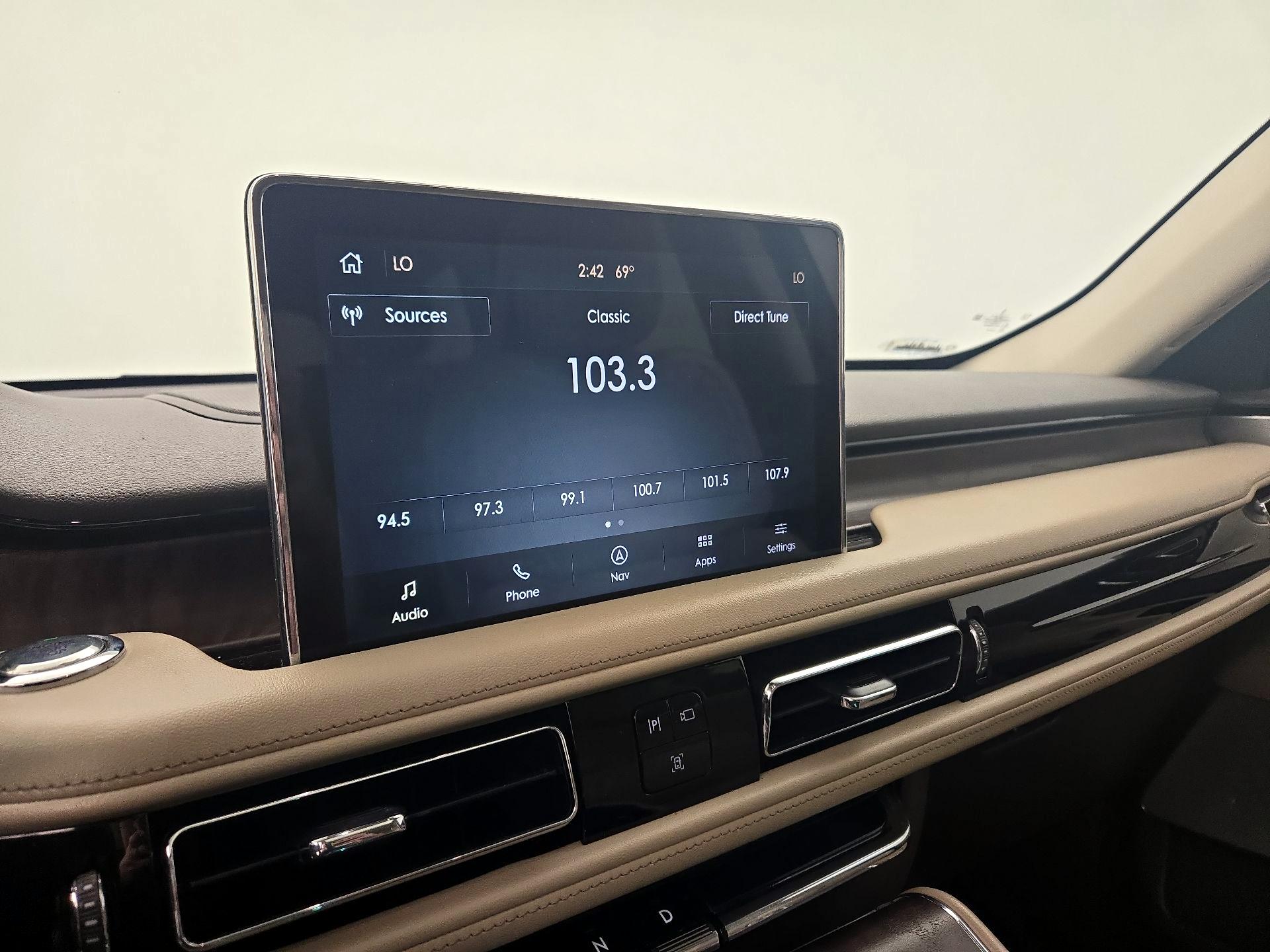 Thumbnail: 2020 Lincoln Aviator - 16