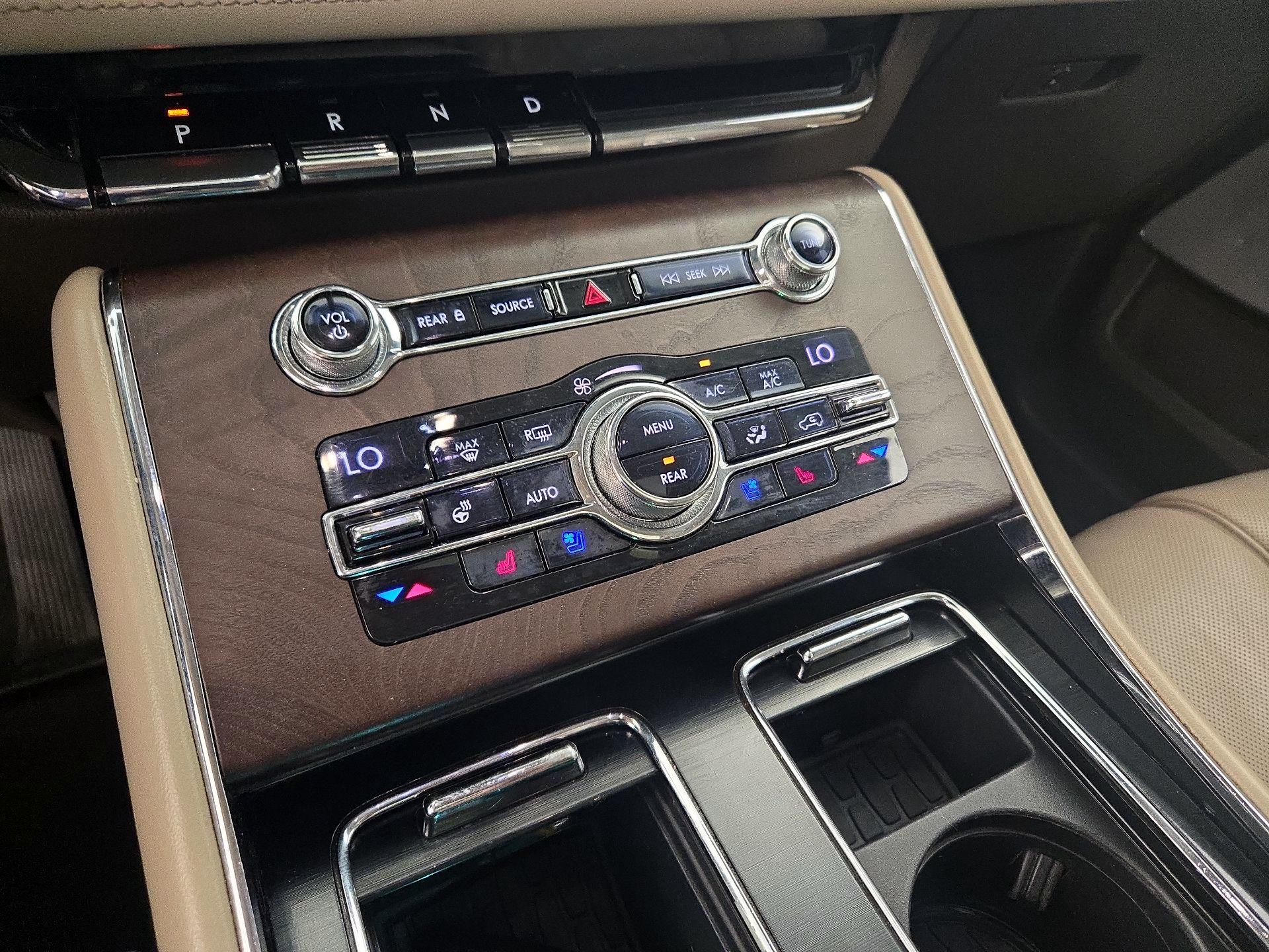 Thumbnail: 2020 Lincoln Aviator - 17