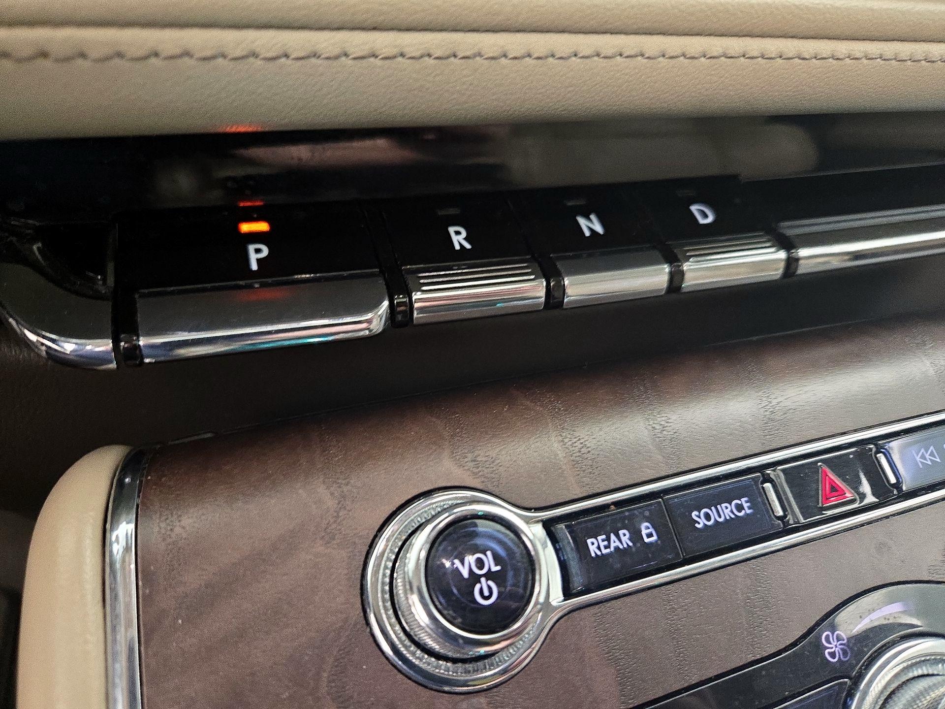 Thumbnail: 2020 Lincoln Aviator - 18