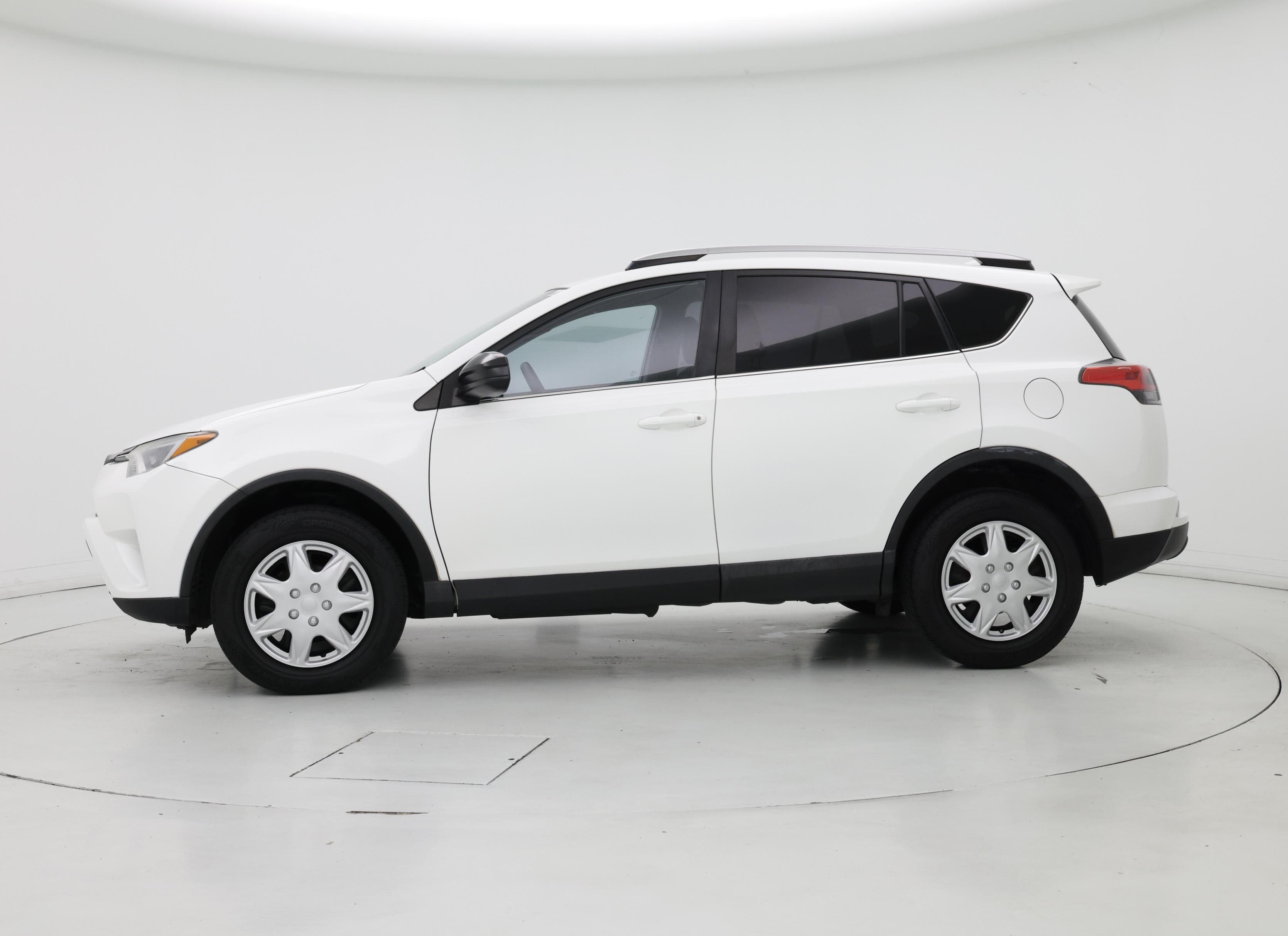 Thumbnail: 2018 Toyota RAV4 - 3