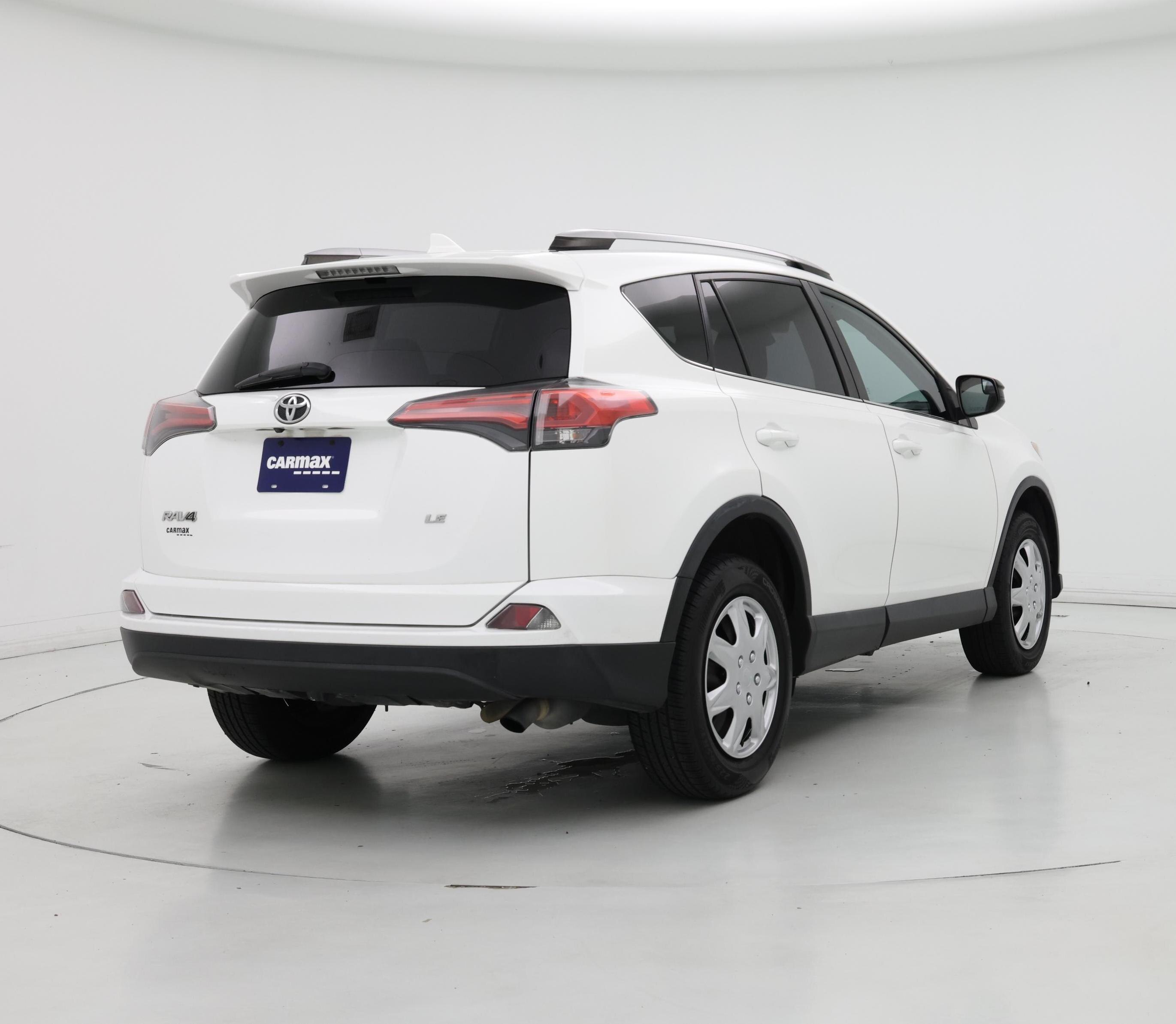Thumbnail: 2018 Toyota RAV4 - 8