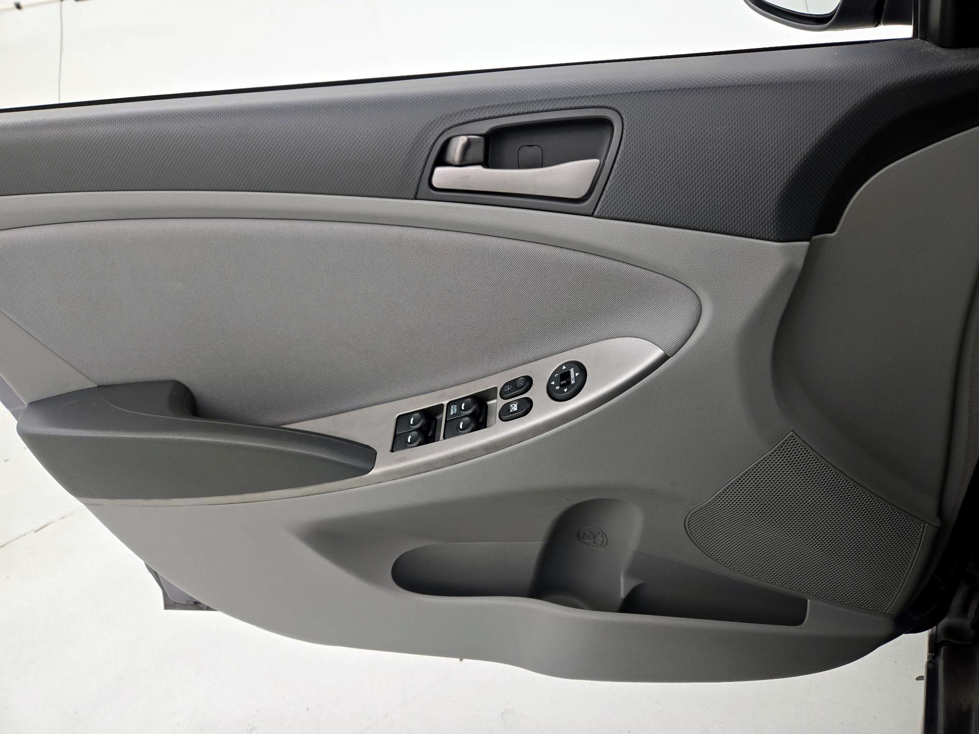 Thumbnail: 2015 Hyundai Accent - 12