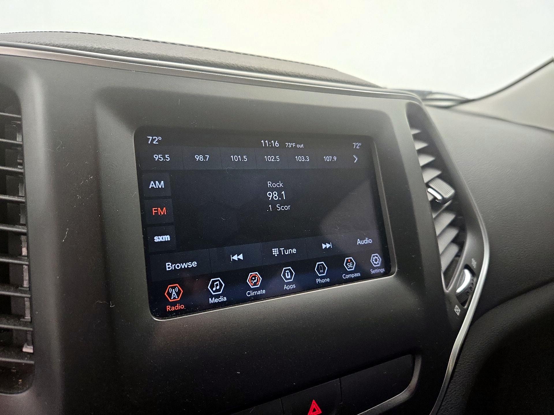 Thumbnail: 2019 Jeep Cherokee - 15