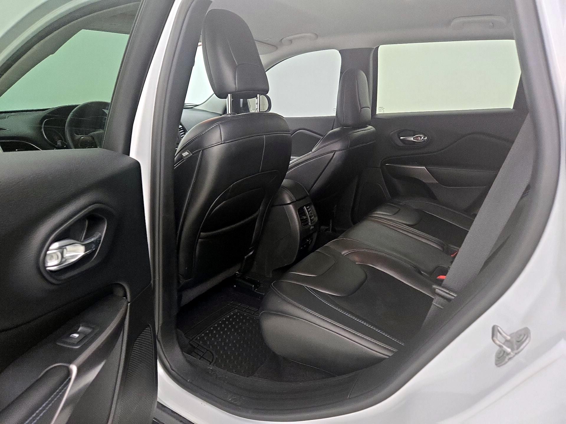 Thumbnail: 2019 Jeep Cherokee - 19
