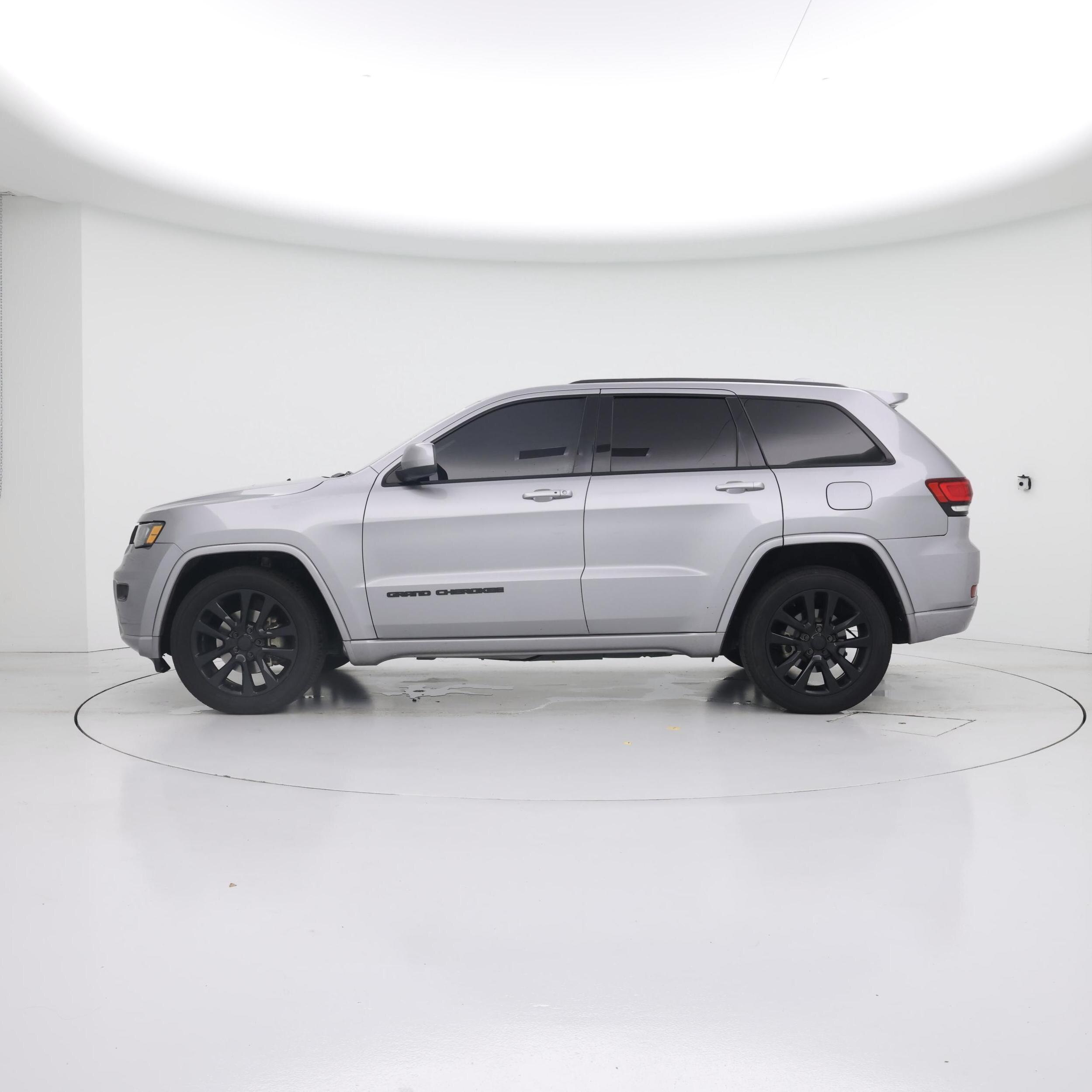 Thumbnail: 2019 Jeep Grand Cherokee - 3