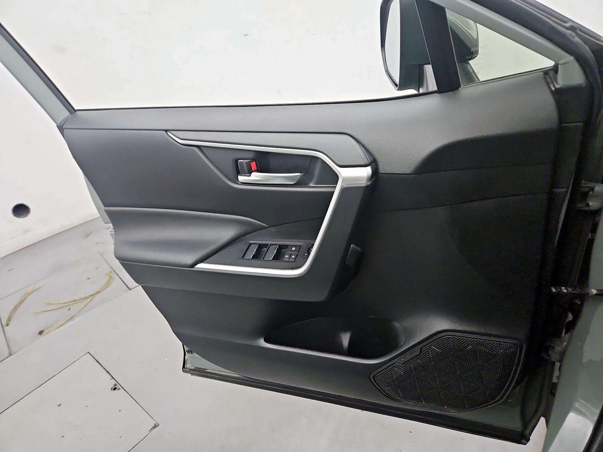 Thumbnail: 2022 Toyota RAV4 - 12