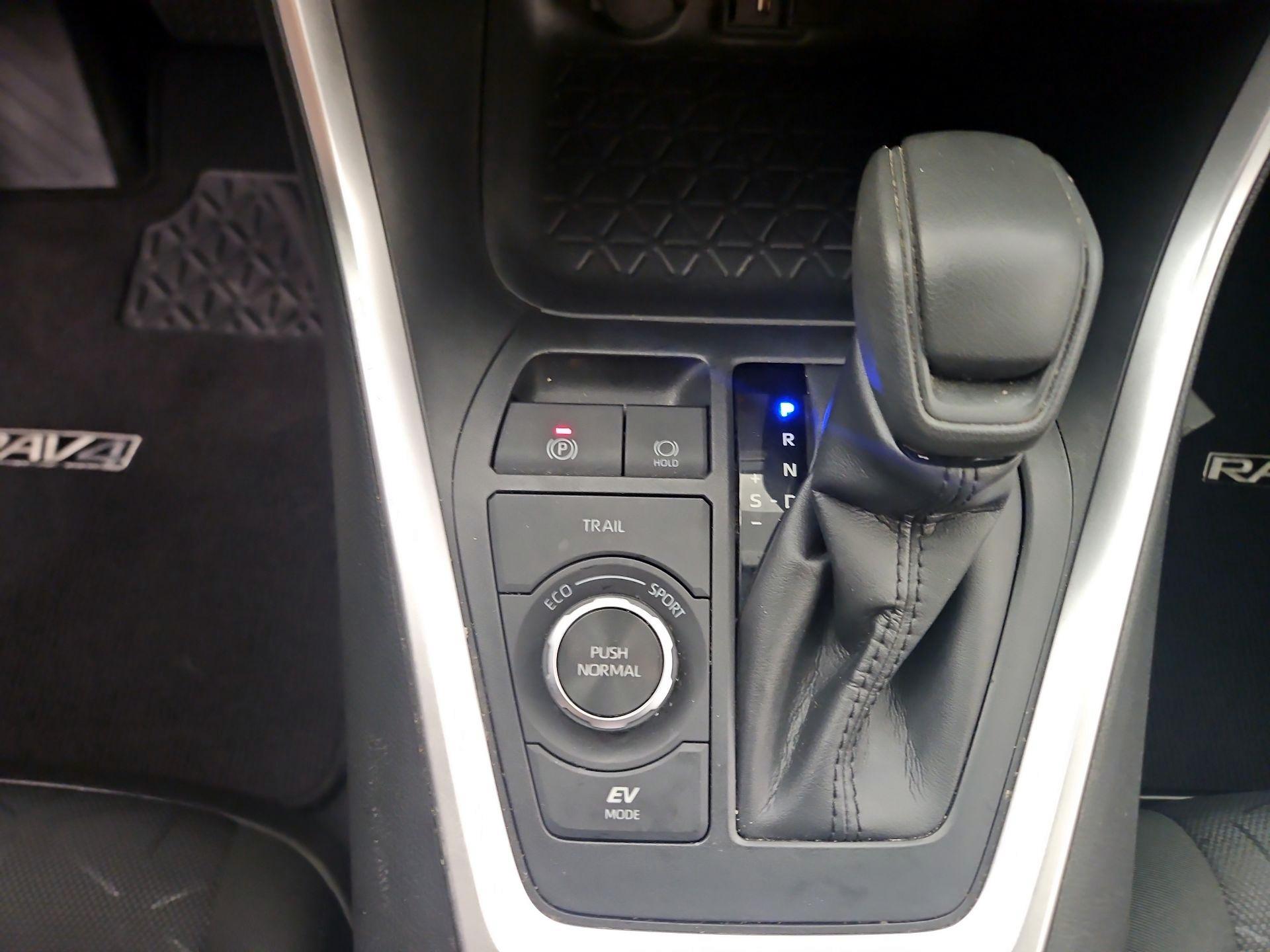 Thumbnail: 2022 Toyota RAV4 - 17