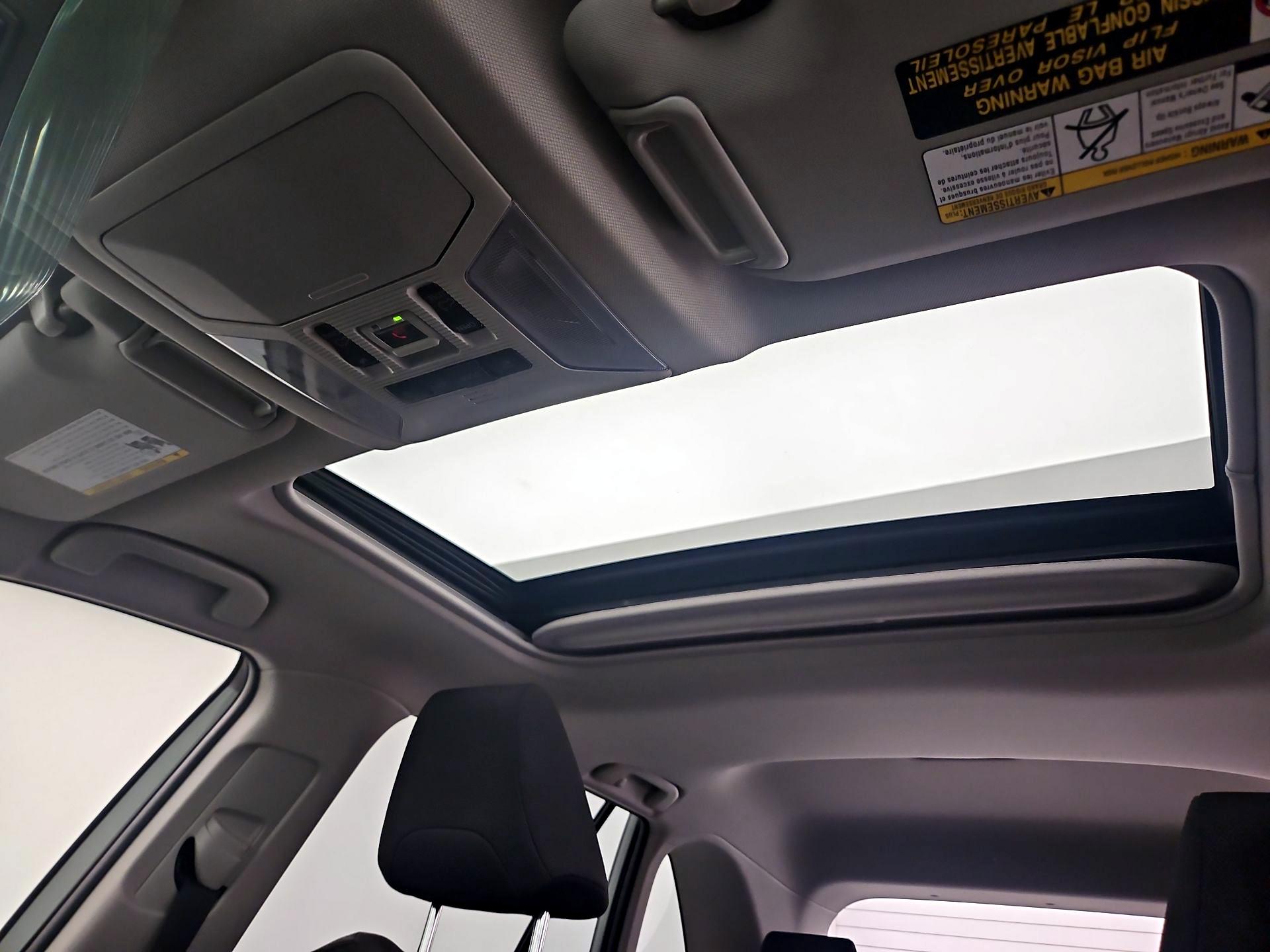 Thumbnail: 2022 Toyota RAV4 - 19