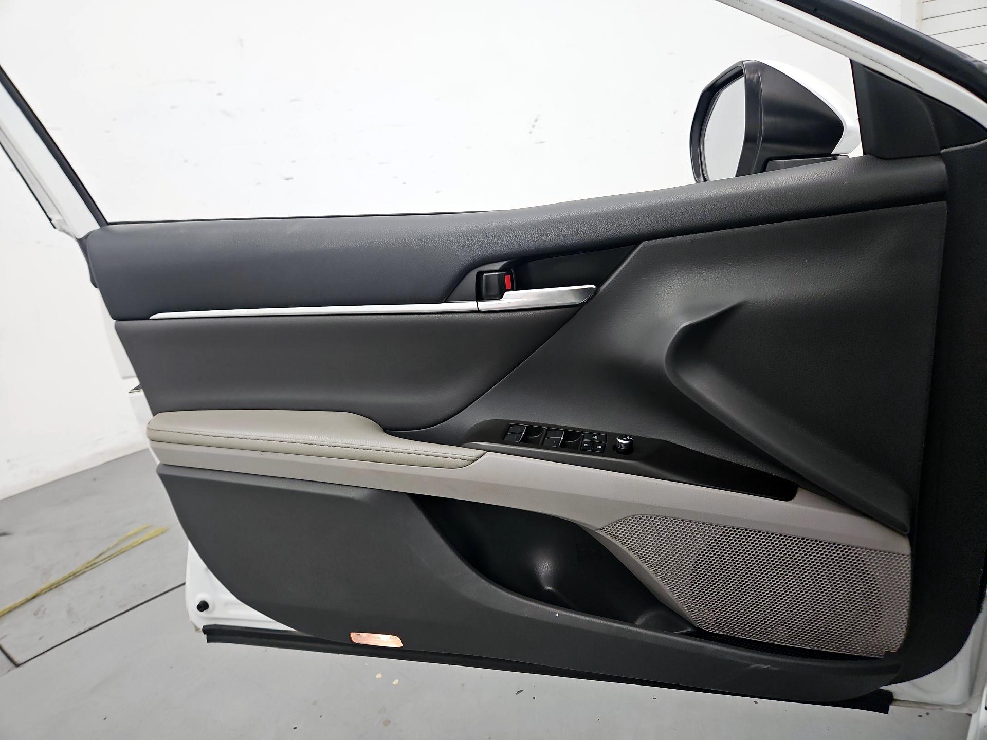 Thumbnail: 2021 Toyota Camry - 12