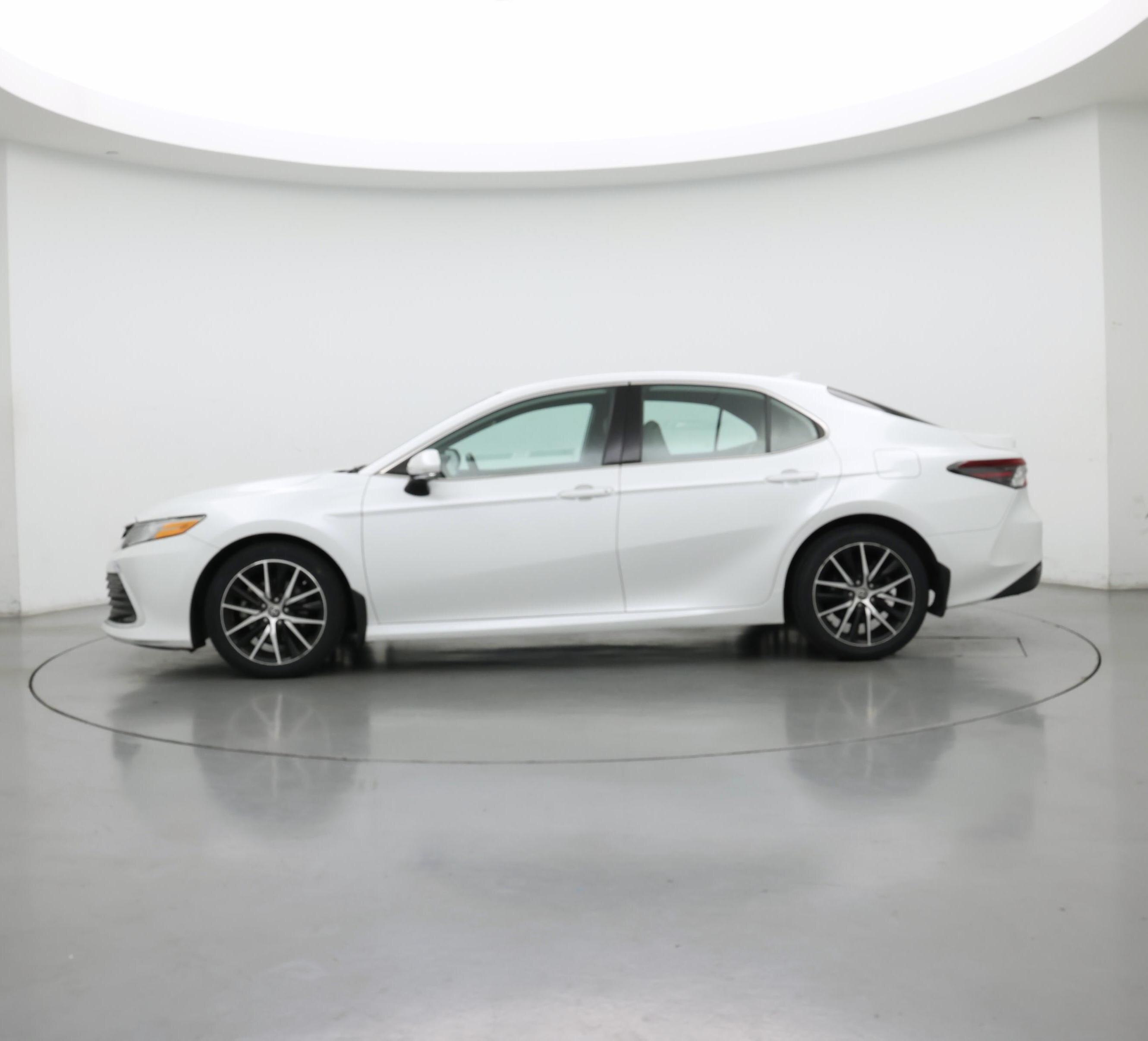 Thumbnail: 2021 Toyota Camry - 3