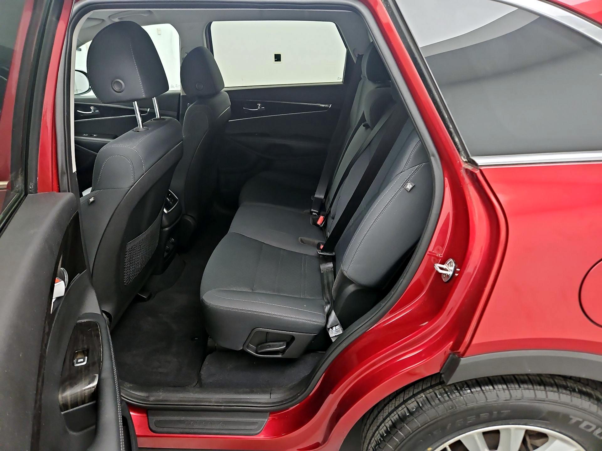 Thumbnail: 2019 Kia Sorento - 19