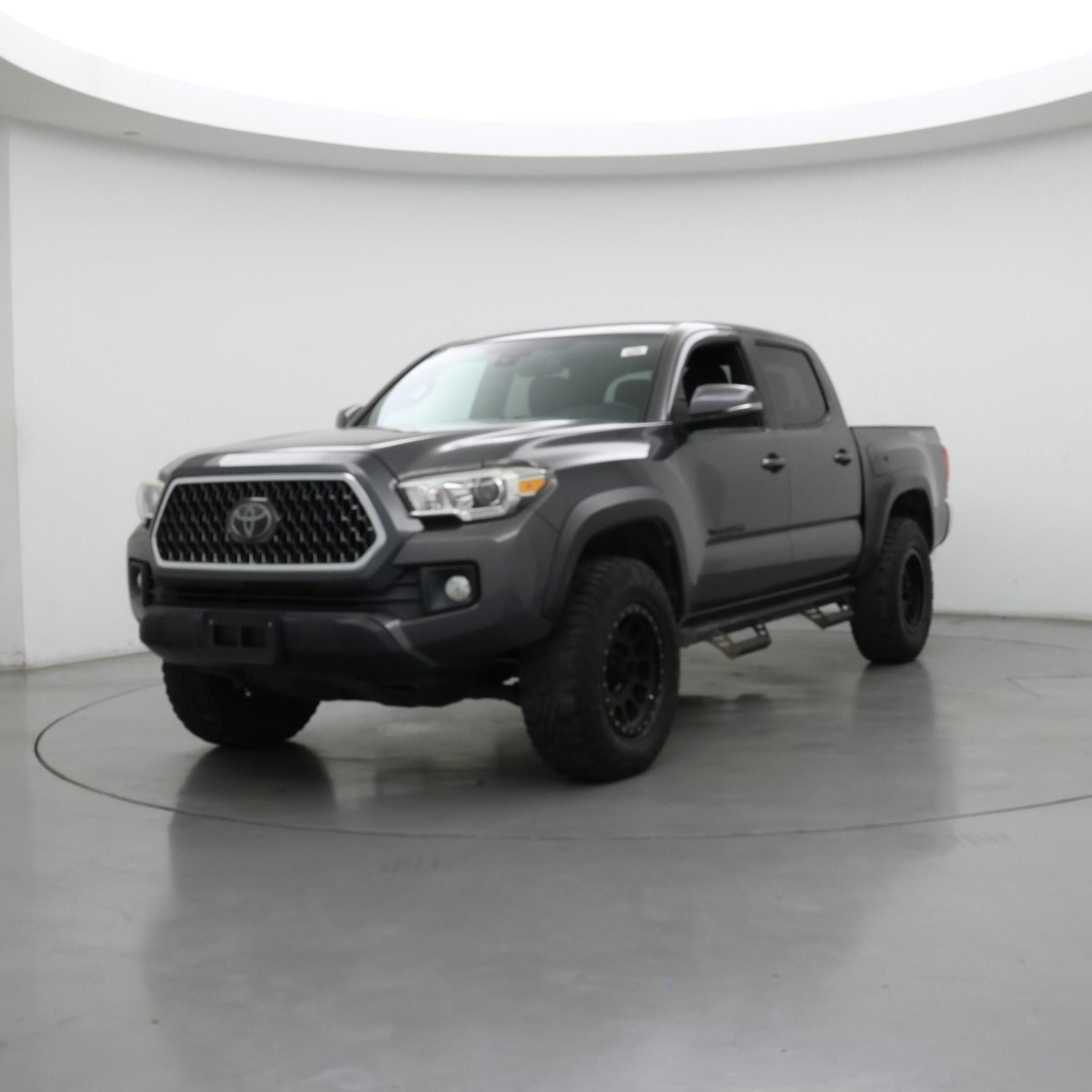 Thumbnail: 2018 Toyota Tacoma - 4