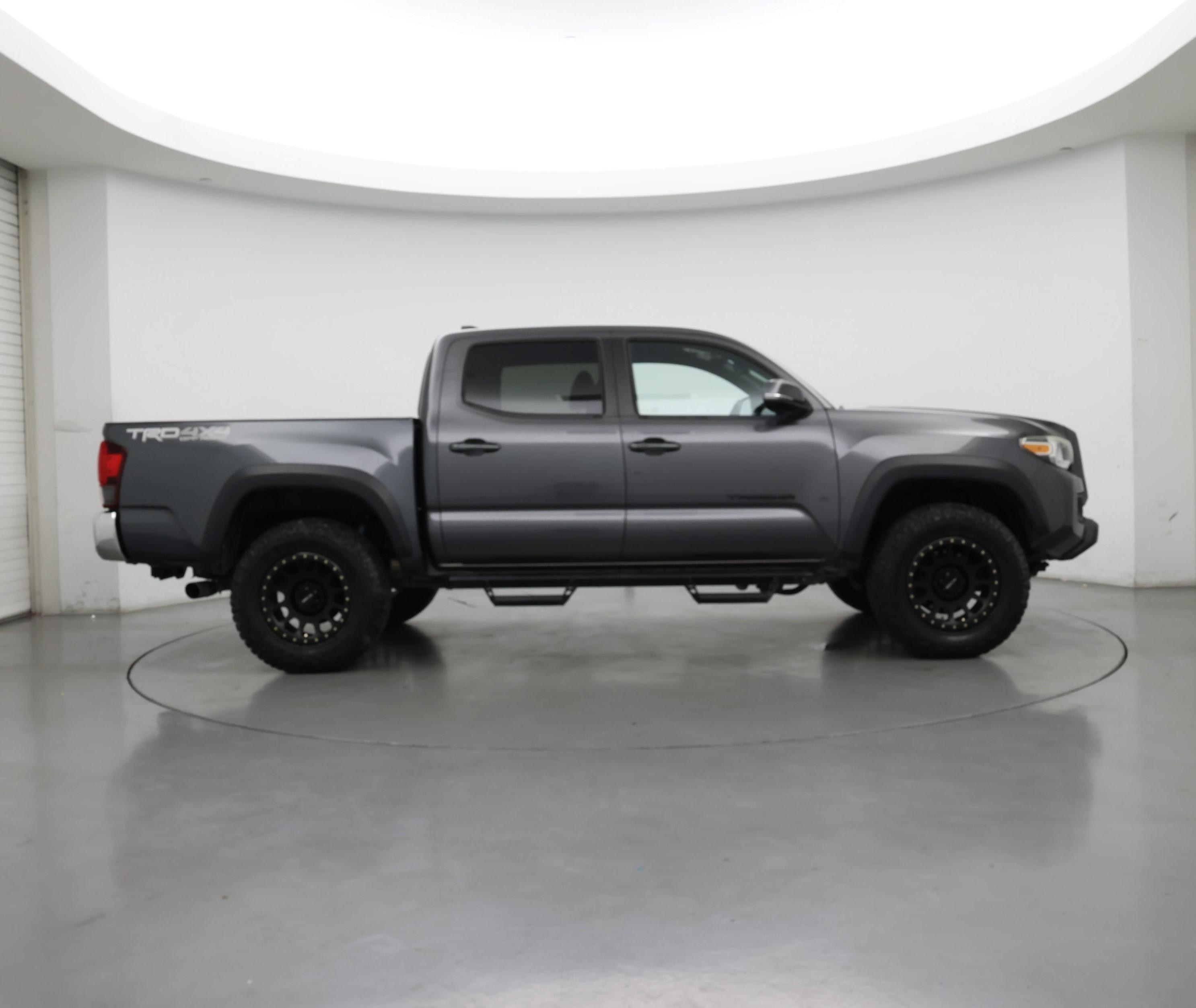 Thumbnail: 2018 Toyota Tacoma - 7