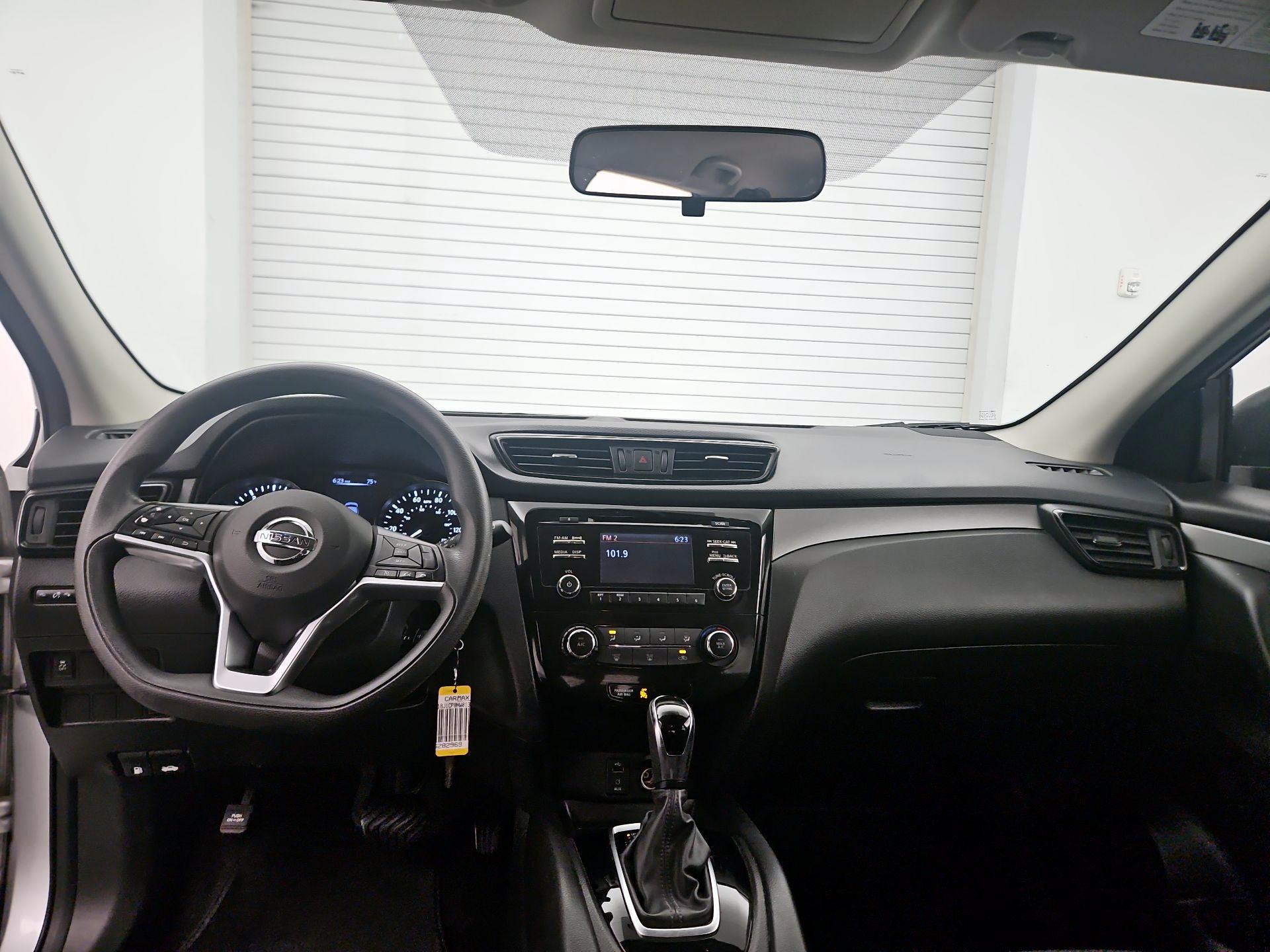 Thumbnail: 2017 Nissan Rogue Sport - 9