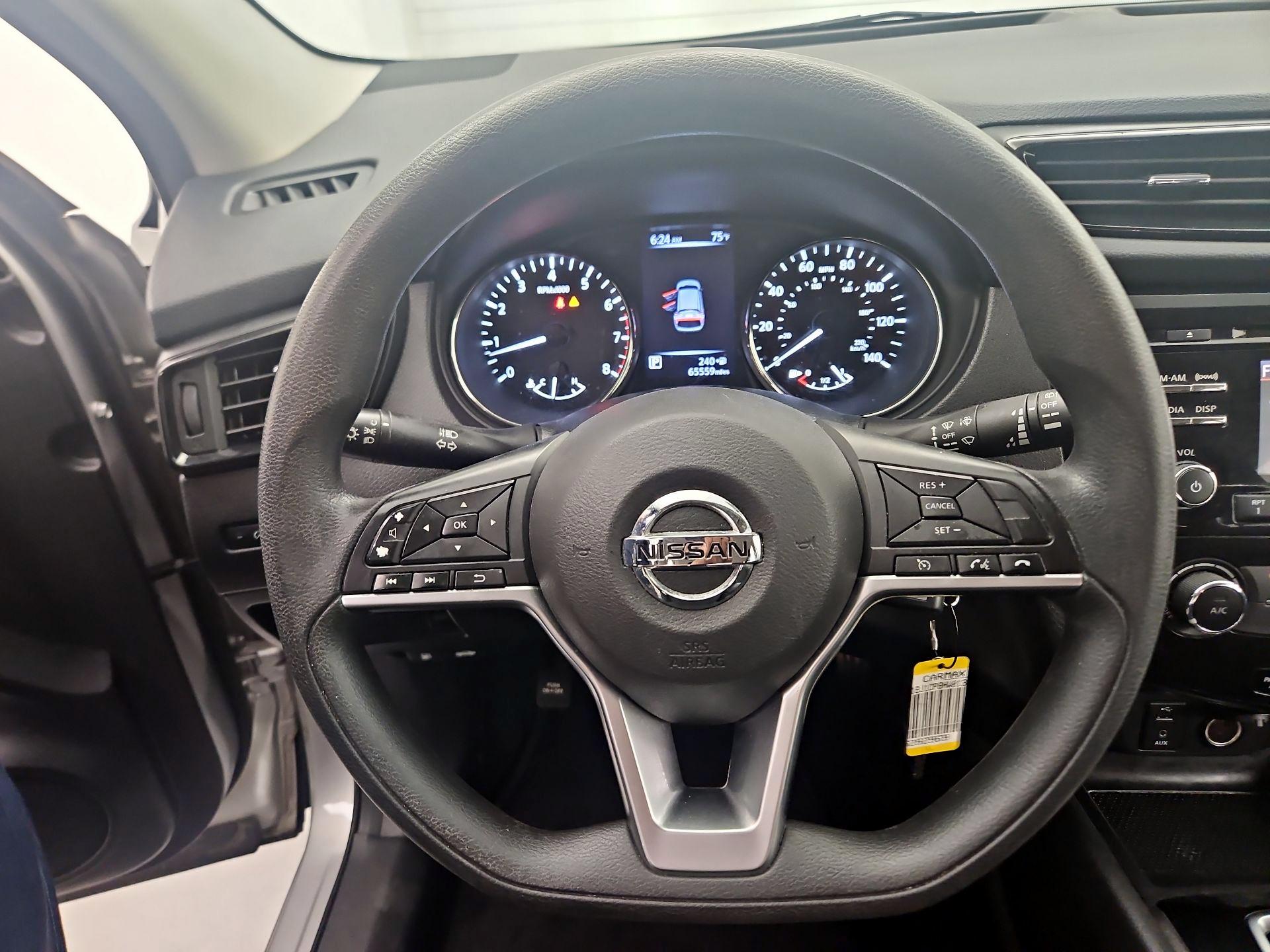 Thumbnail: 2017 Nissan Rogue Sport - 10