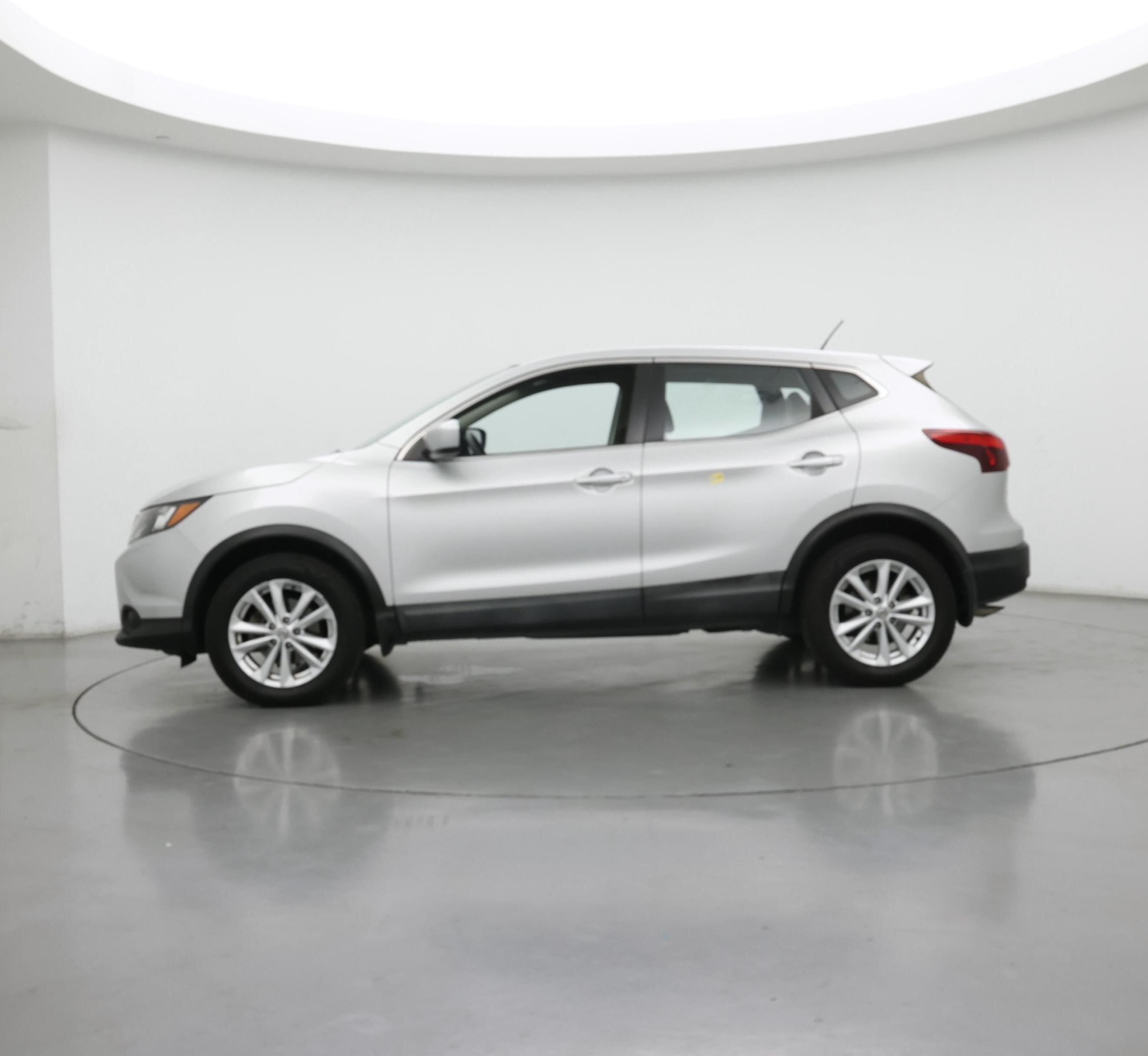 Thumbnail: 2017 Nissan Rogue Sport - 3