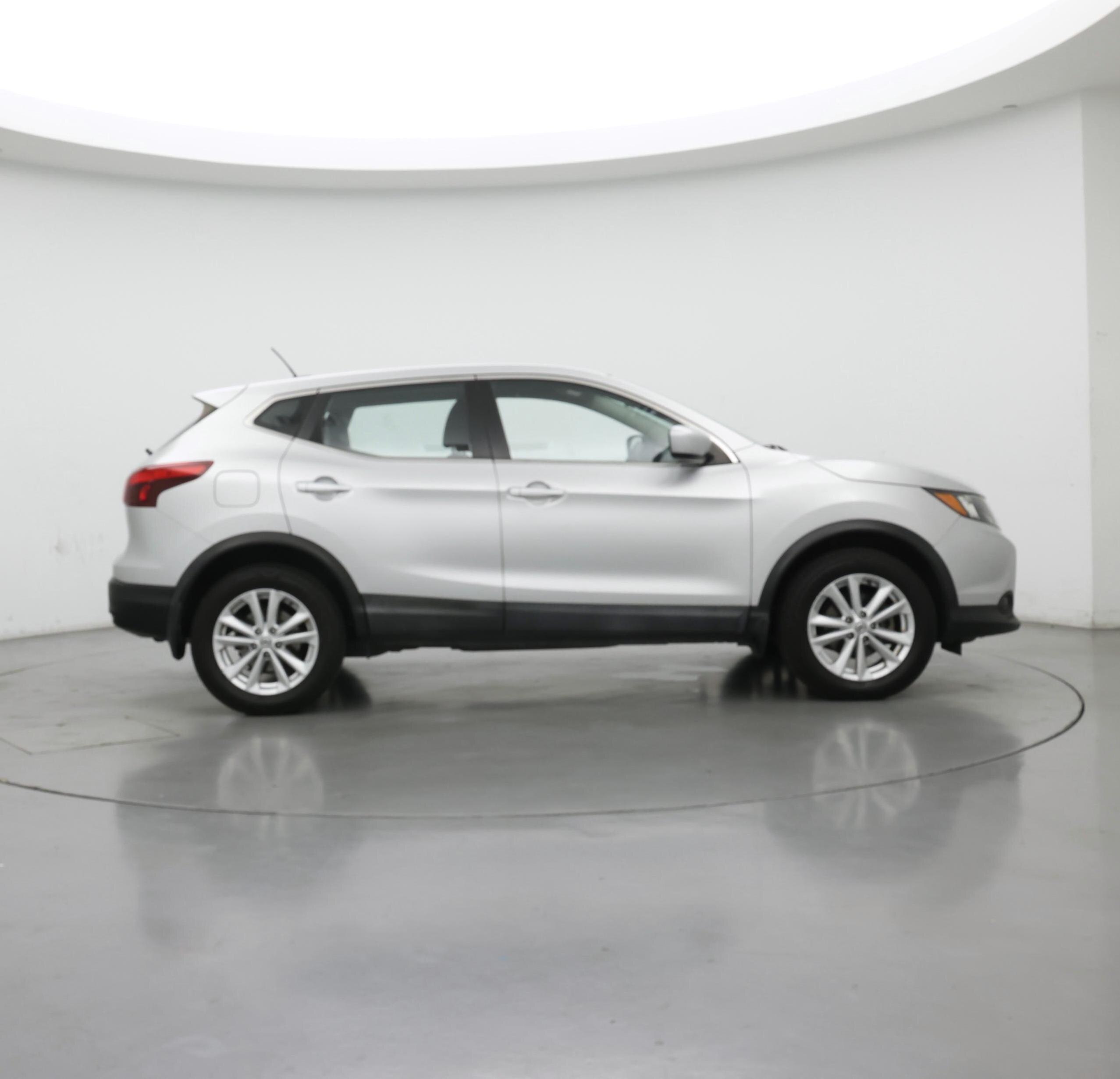 Thumbnail: 2017 Nissan Rogue Sport - 7