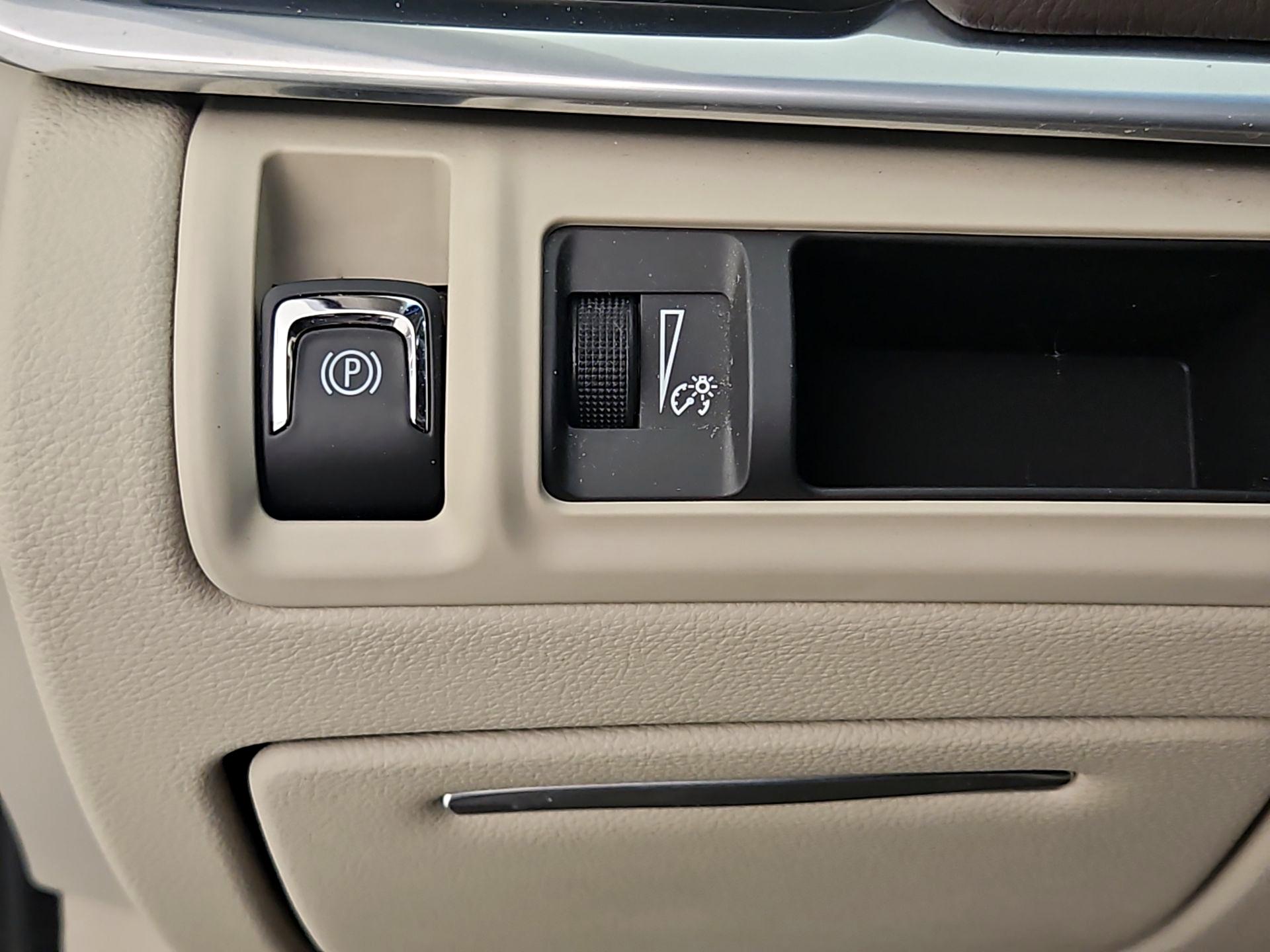 Thumbnail: 2016 Cadillac XTS - 13