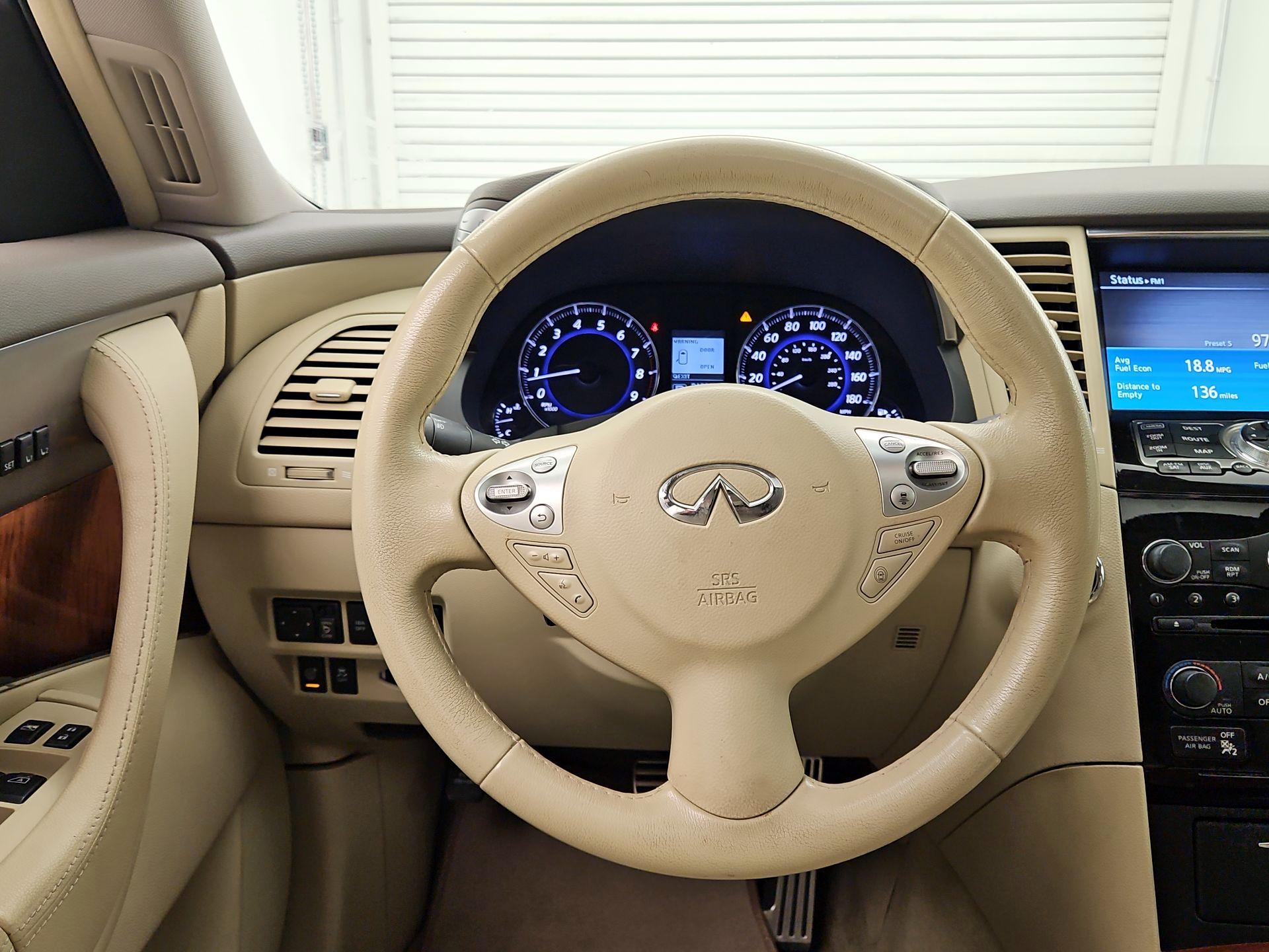 Thumbnail: 2016 INFINITI QX70 - 10