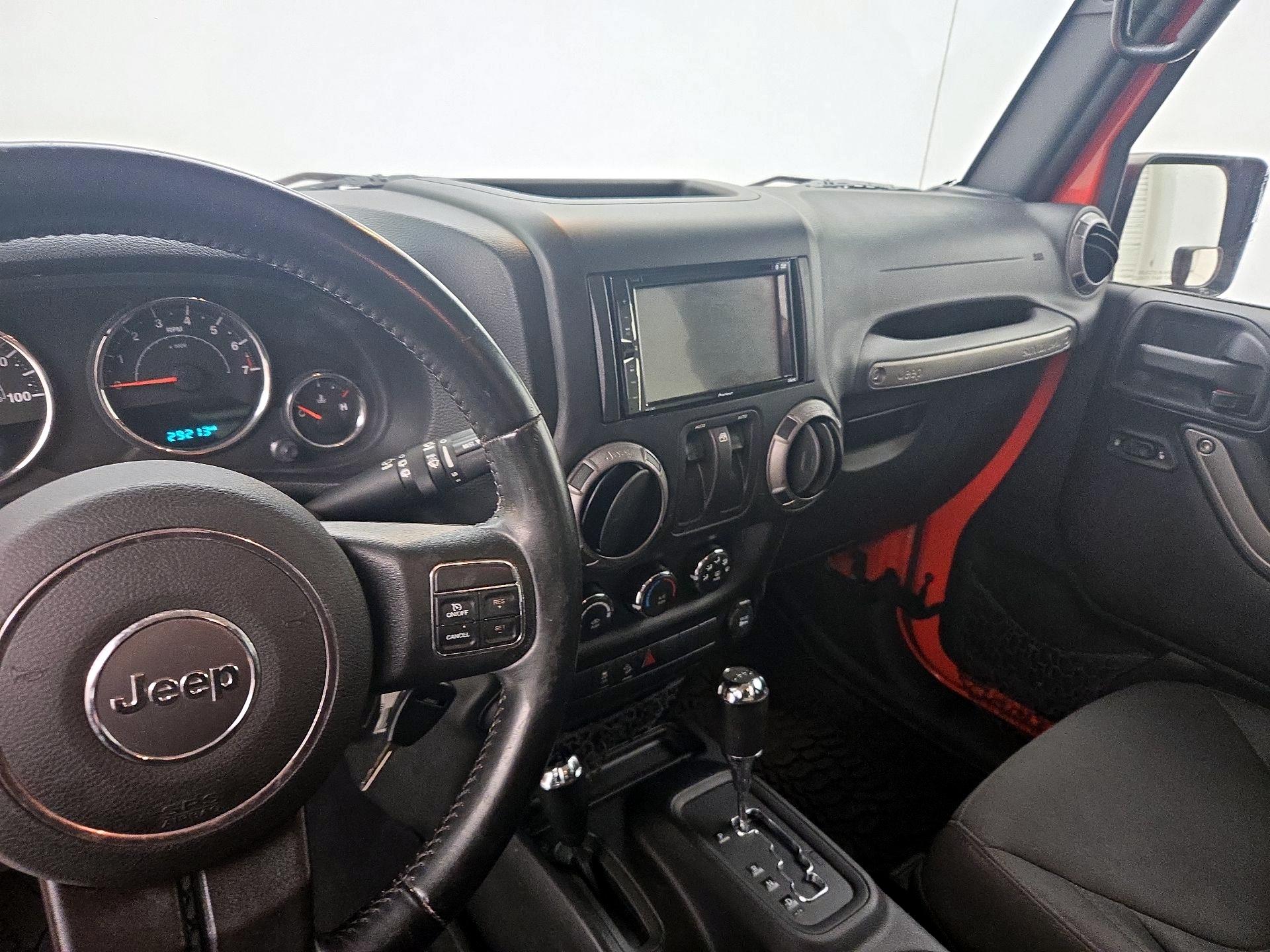 Thumbnail: 2015 Jeep Wrangler - 9